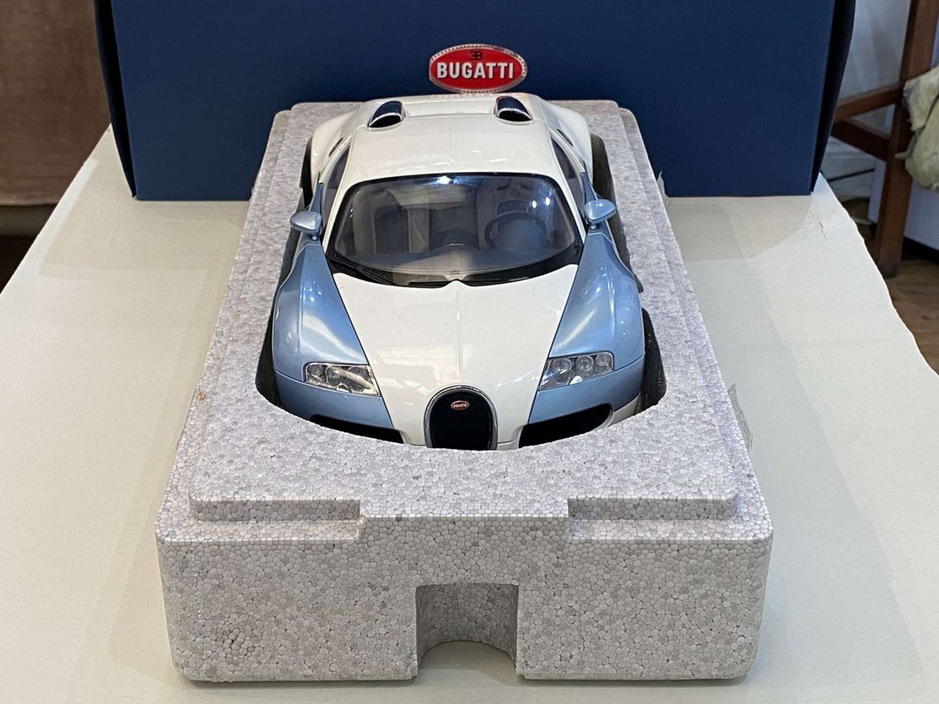 AUTOART, Bugatti, EB 16.4 Veyron production car, 1:12 - Bild 6 aus 10