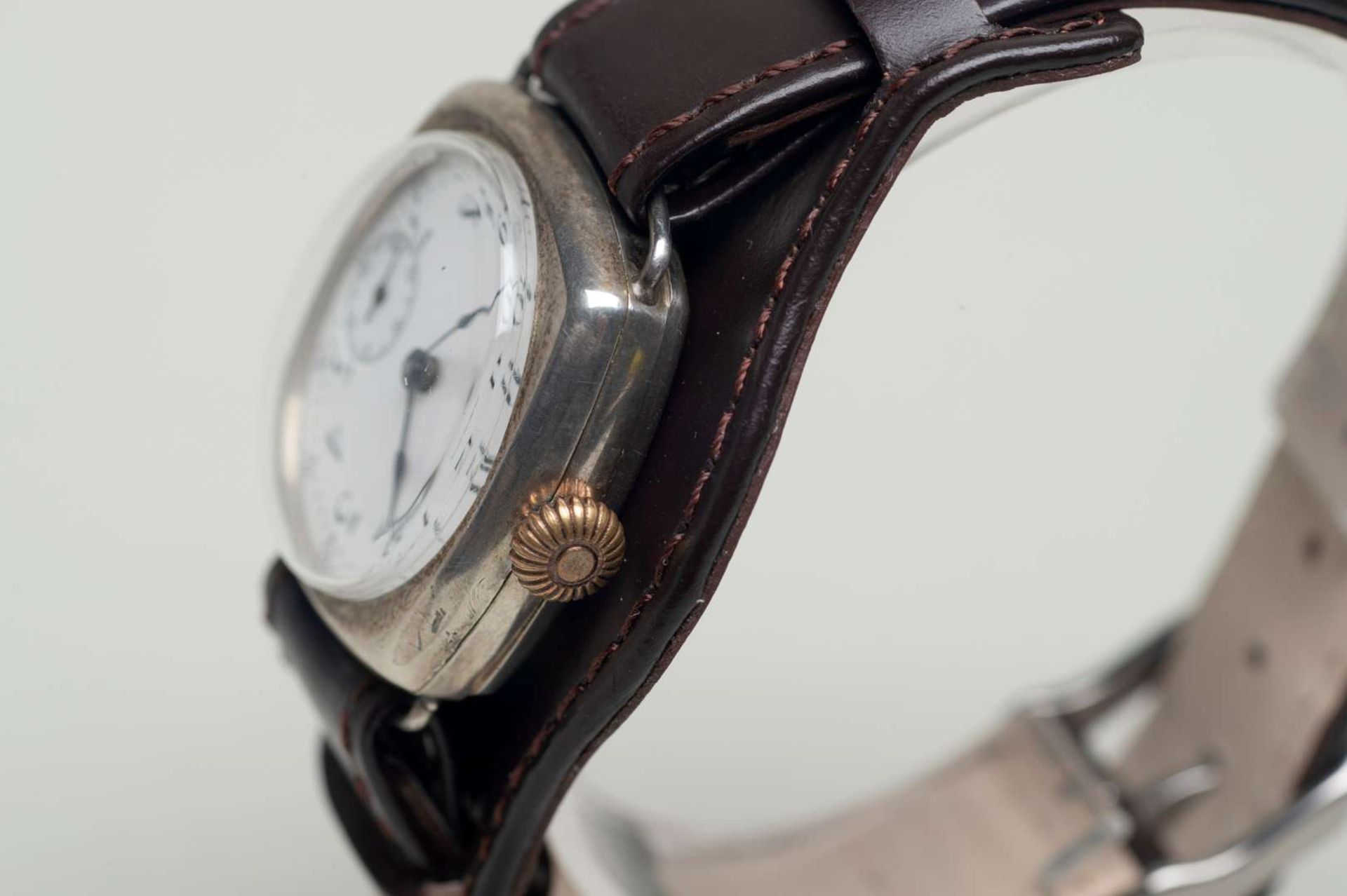 OMEGA, an early 20th century white metal cased automotive wristwatch - Bild 2 aus 5
