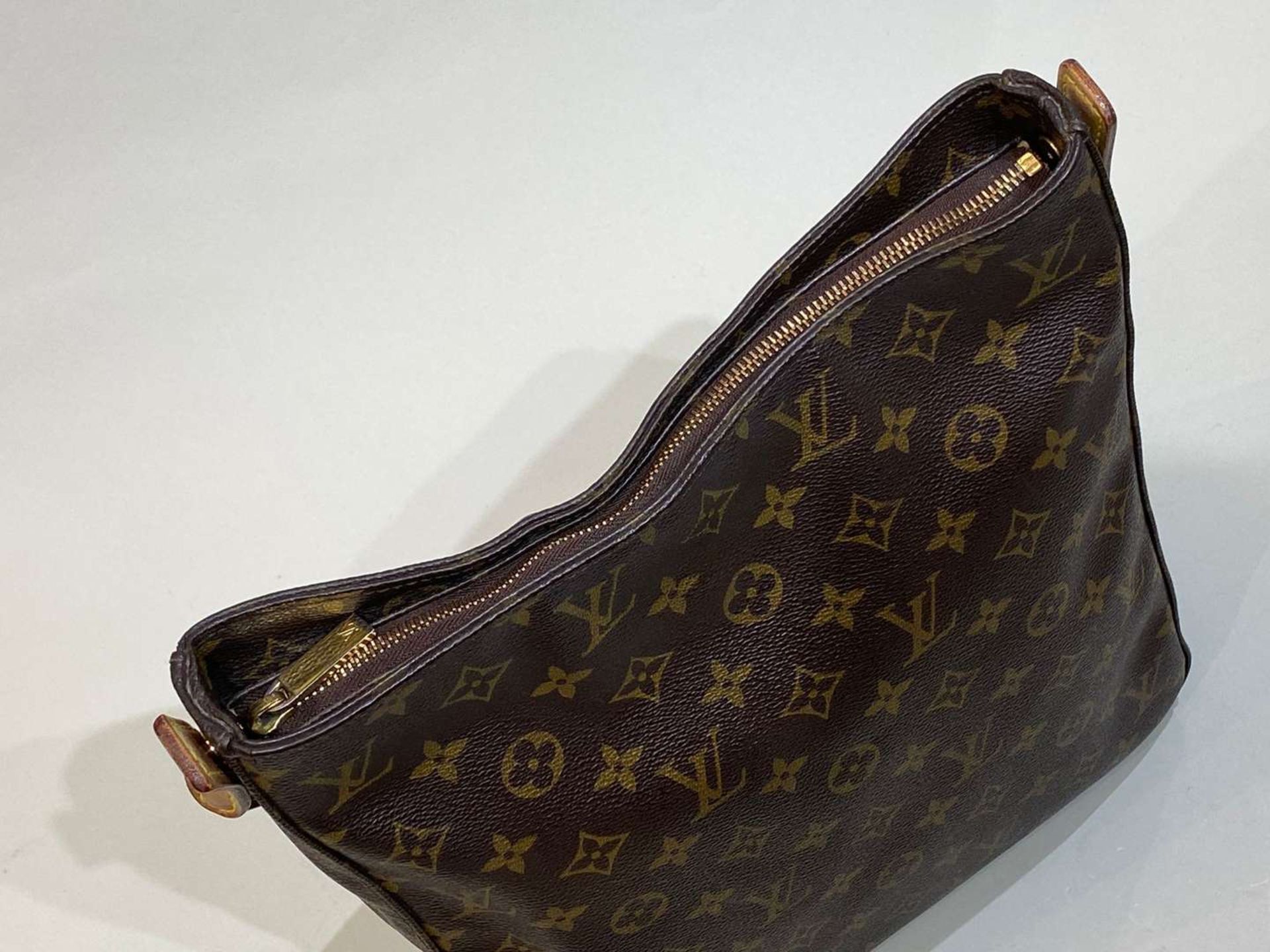 LOUIS VUITTON, Looping, tan stitched leather and monogrammed shoulder bag - Bild 6 aus 7
