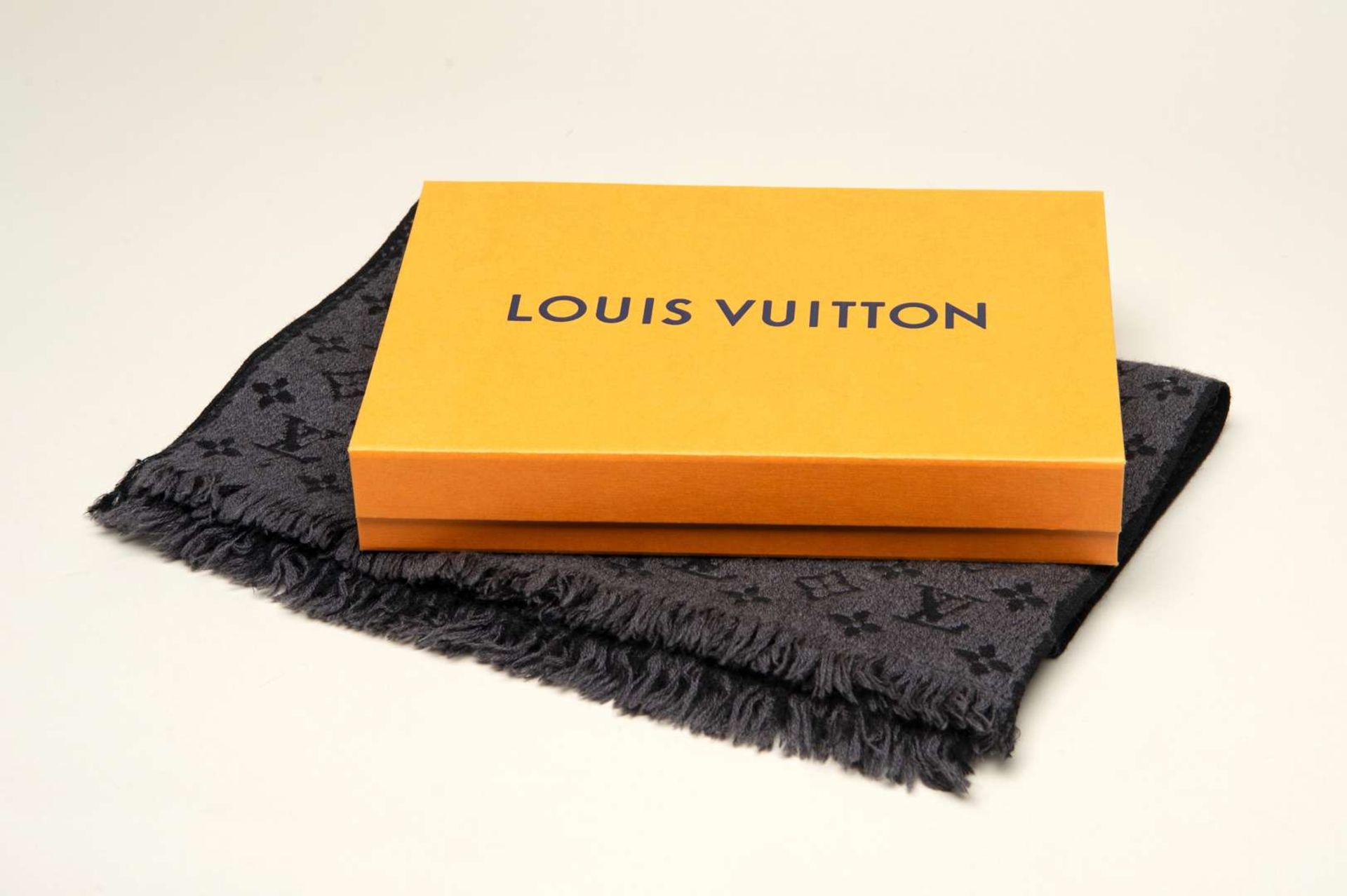 3 designer scarves, include Ralph Lauren, Louis Vuitton and Armani - Bild 3 aus 4