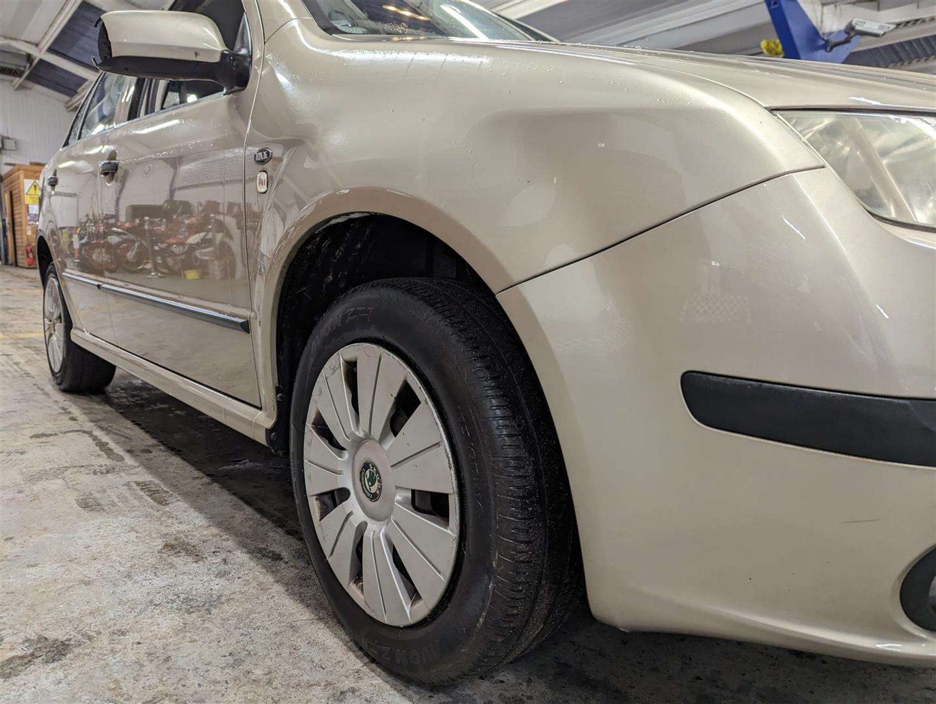 2005 SKODA FABIA AMBIENTE 12V HTP - Image 13 of 23