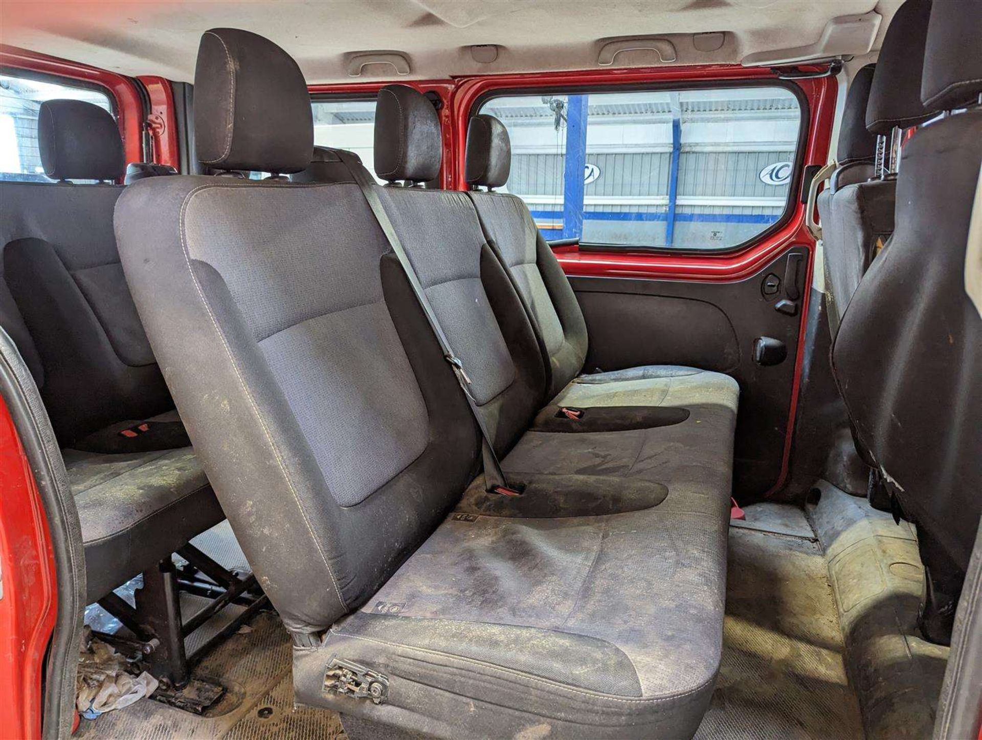 2015 VAUXHALL VIVARO CDTI 9 SEATER - Image 16 of 30