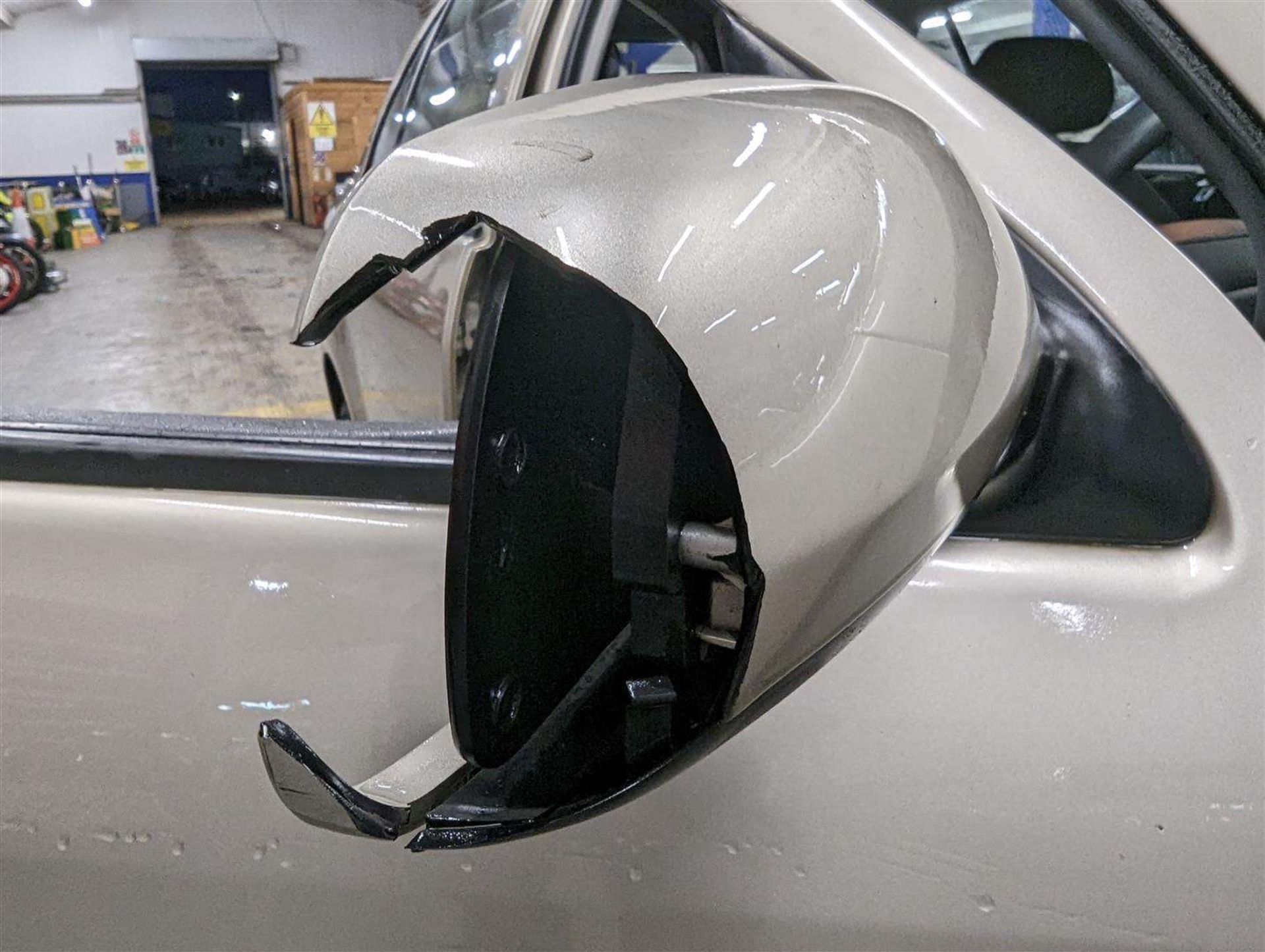 2005 SKODA FABIA AMBIENTE 12V HTP - Image 10 of 23