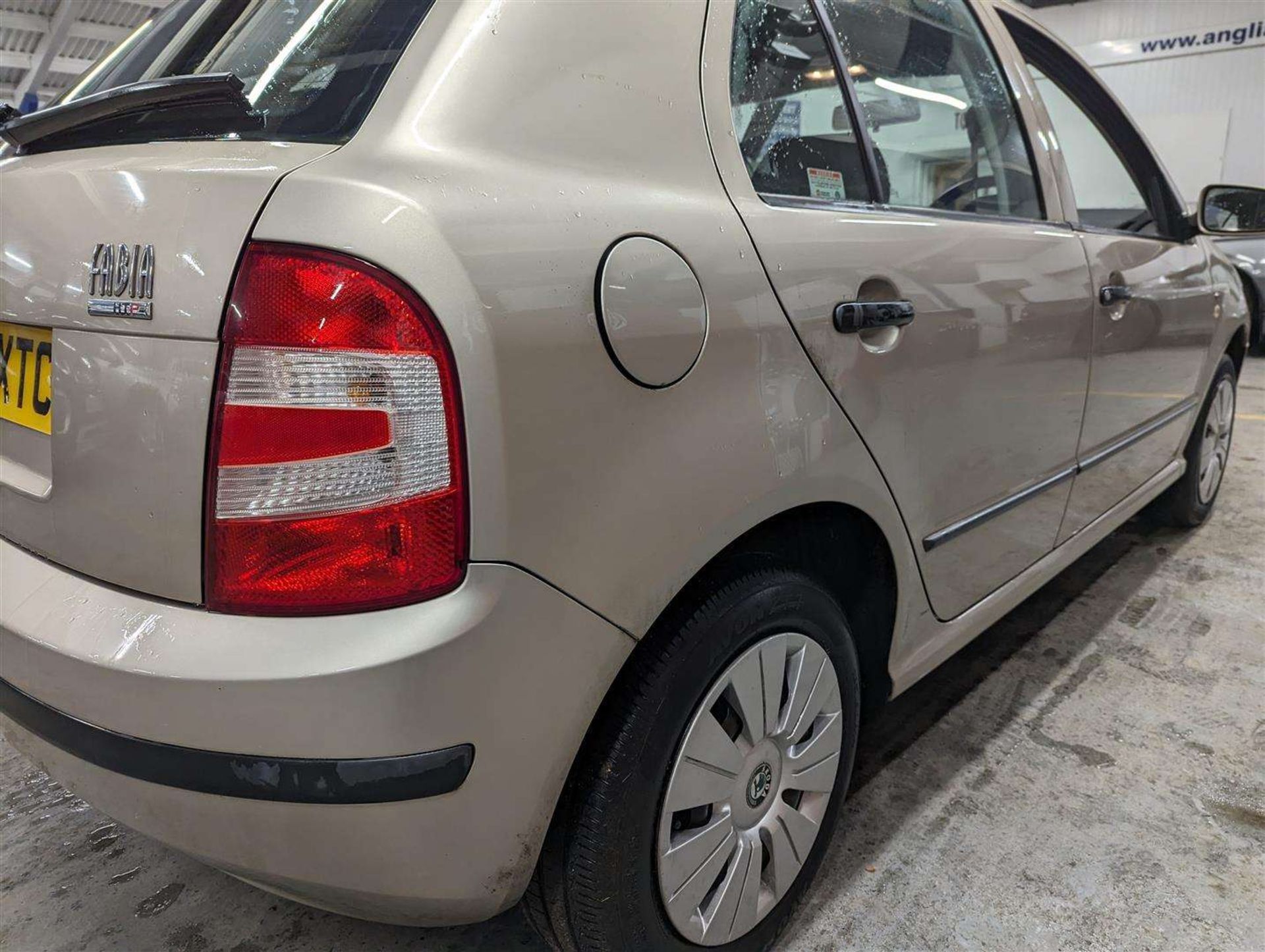 2005 SKODA FABIA AMBIENTE 12V HTP - Image 14 of 23