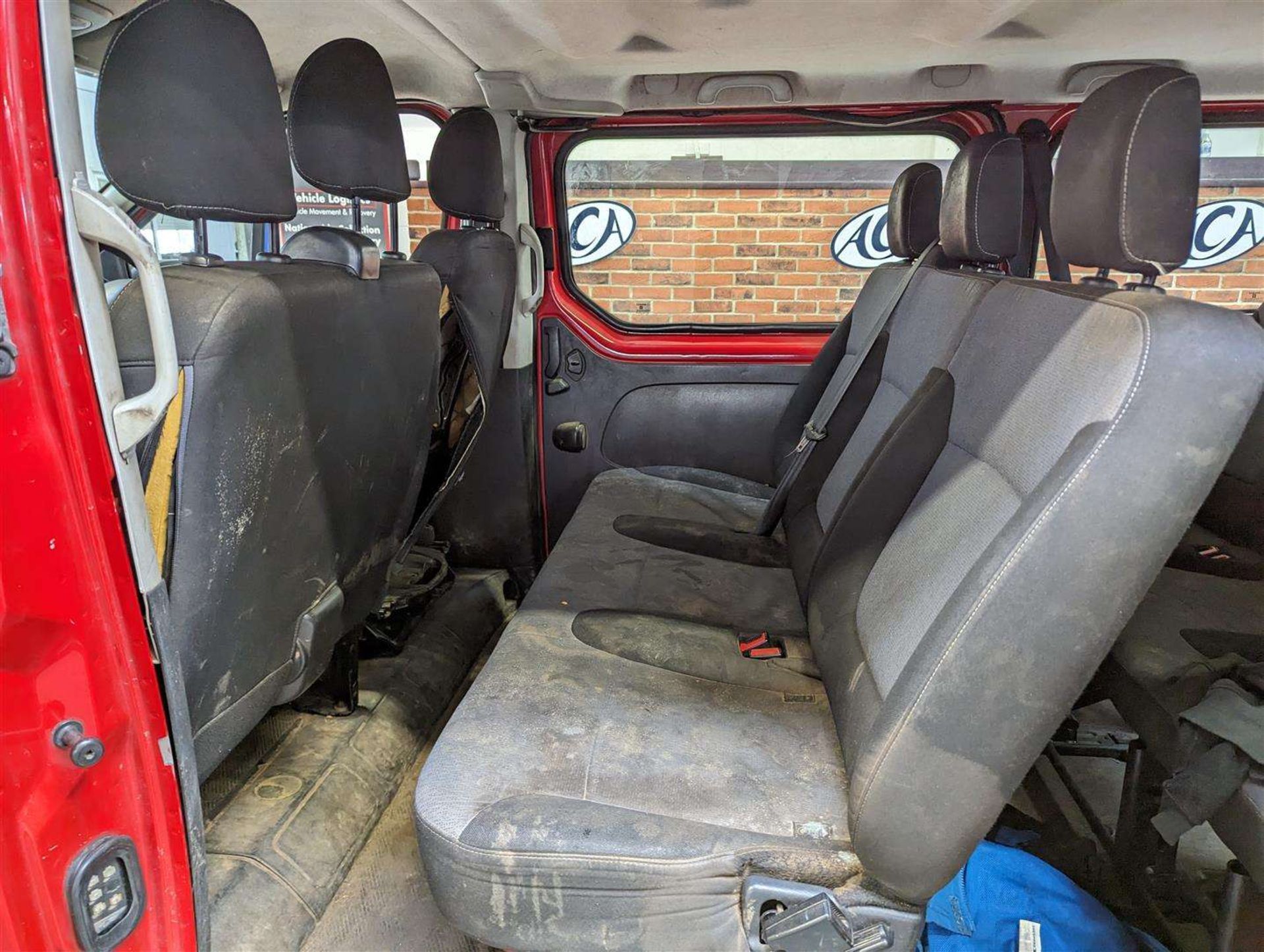 2015 VAUXHALL VIVARO CDTI 9 SEATER - Image 18 of 30