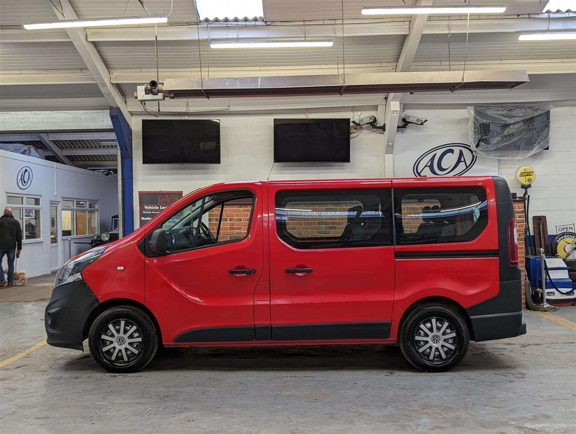 2015 VAUXHALL VIVARO CDTI 9 SEATER - Image 2 of 30