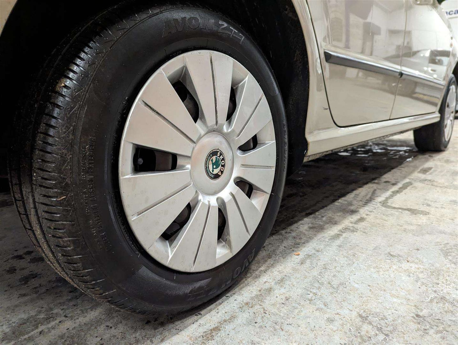 2005 SKODA FABIA AMBIENTE 12V HTP - Image 15 of 23