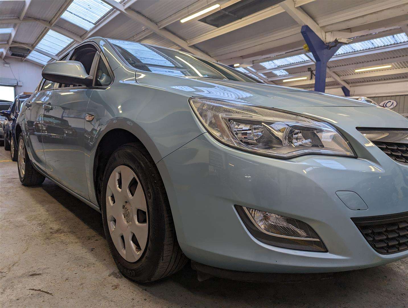 2010 VAUXHALL ASTRA EXCLUSIV 113 - Image 14 of 25