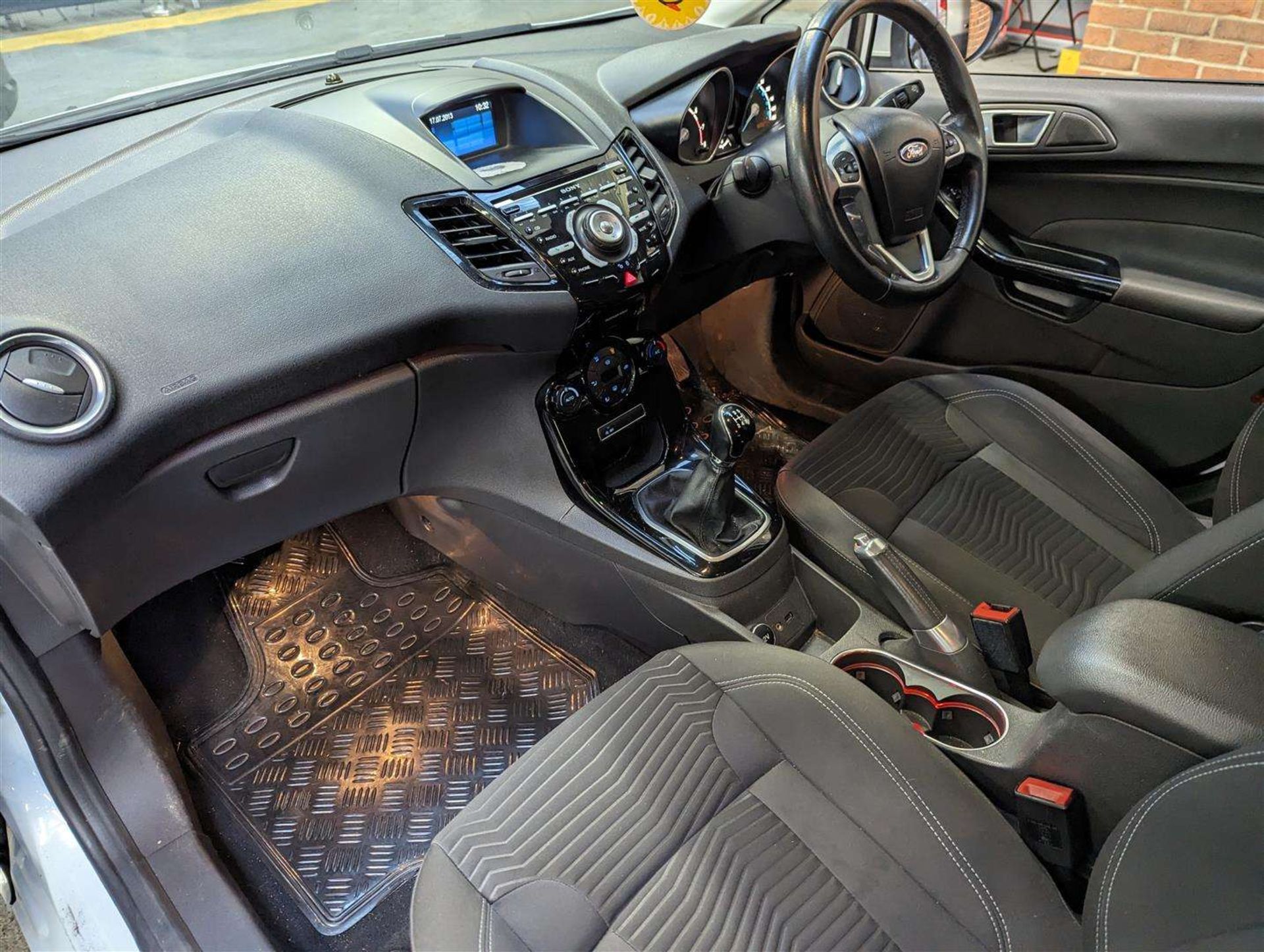 2013 FORD FIESTA TITANIUM - Image 16 of 29