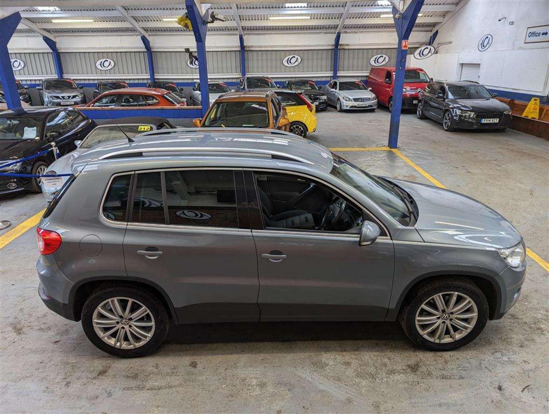 2009 VOLKSWAGEN TIGUAN SPORT TDI 140 AUTO - Image 22 of 27