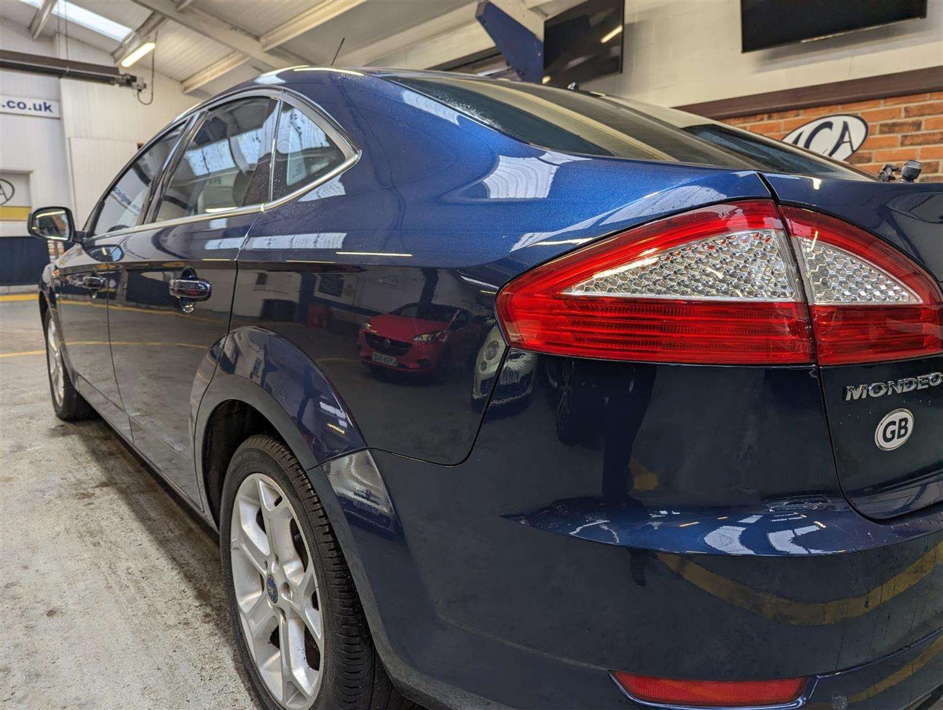 2010 FORD MONDEO TITANIUM AUTO - Image 6 of 28