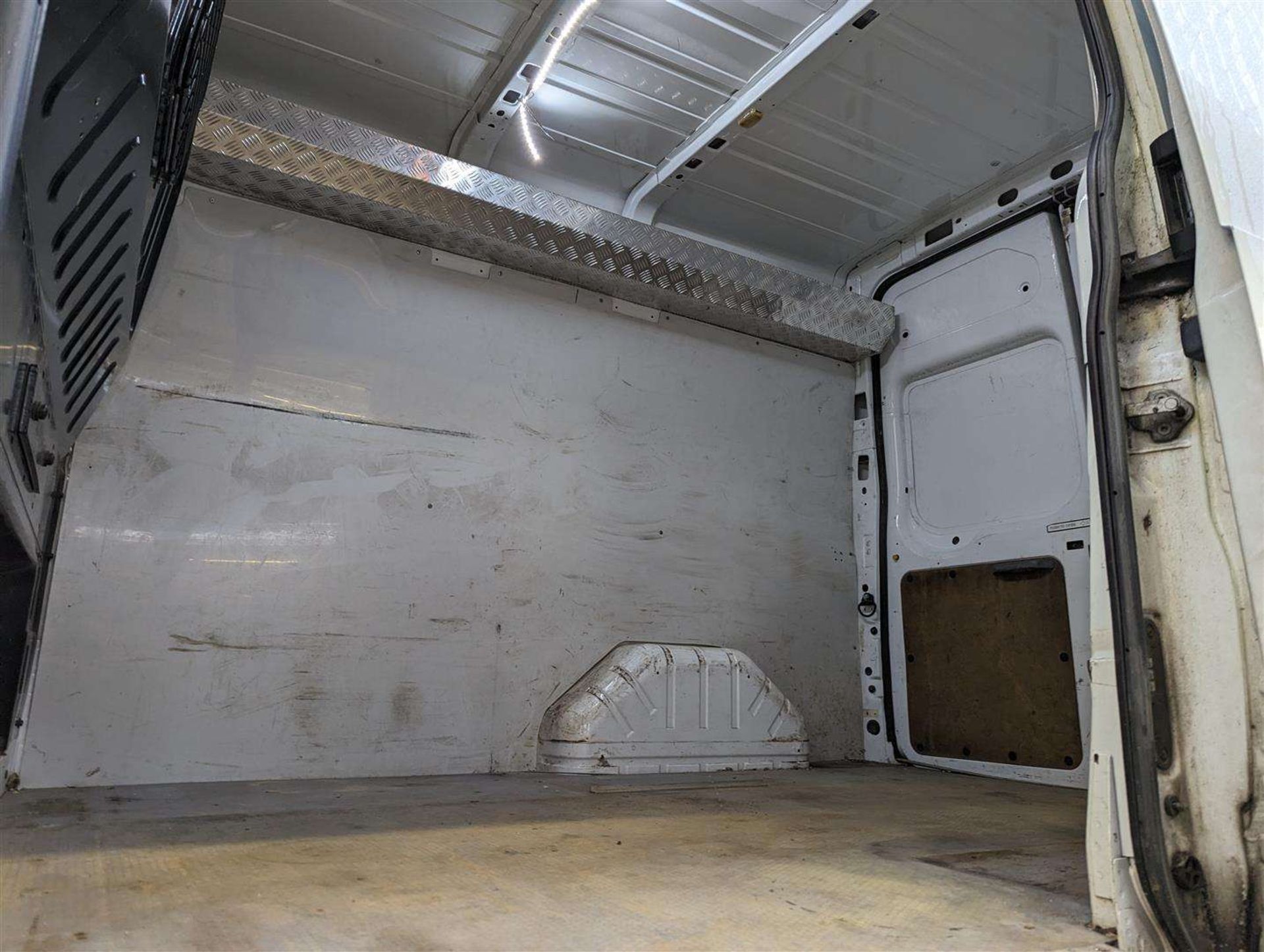 2012 FORD TRANSIT 140 T330 FWD - Image 14 of 27