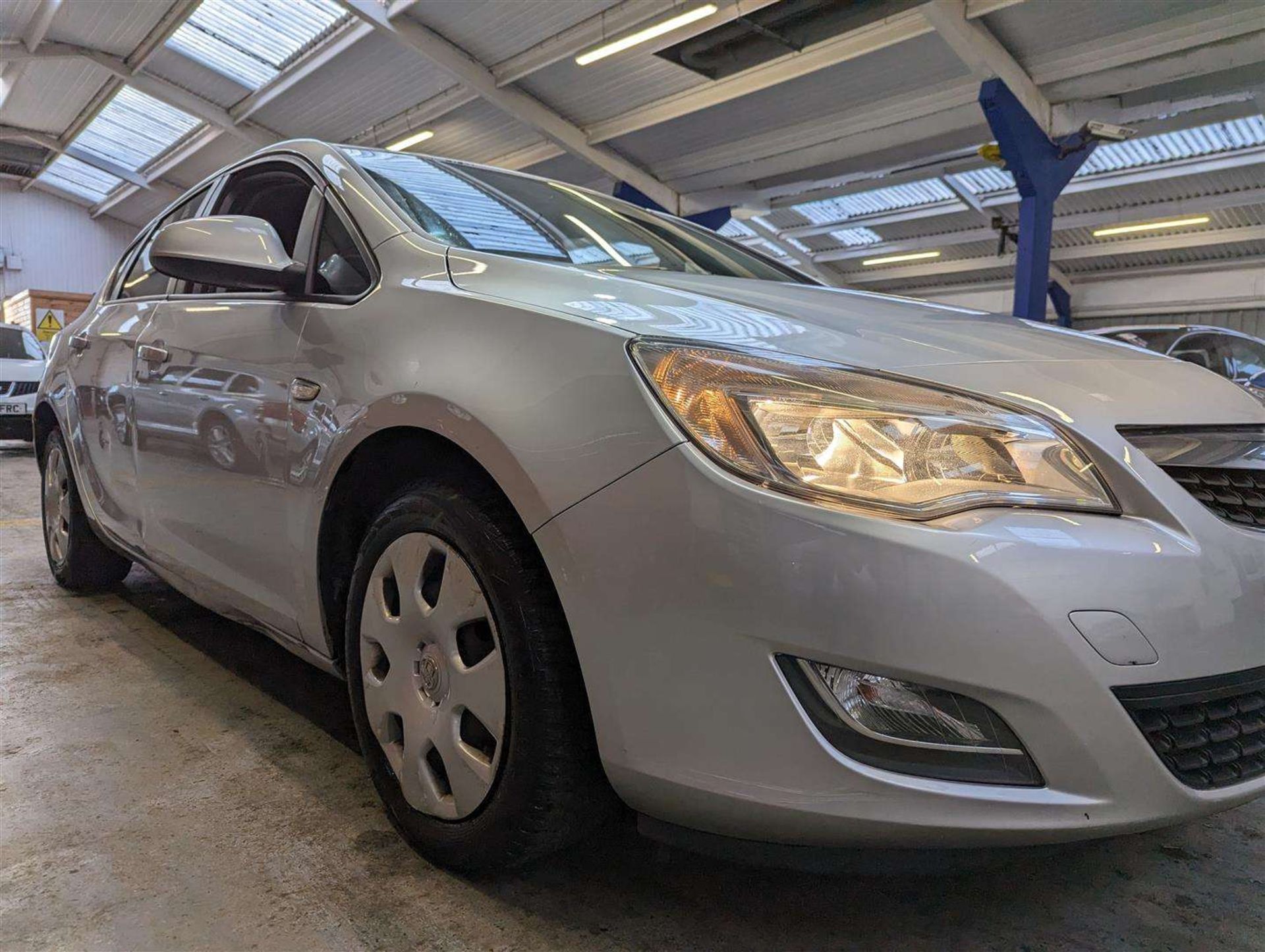 2010 VAUXHALL ASTRA - Image 14 of 30