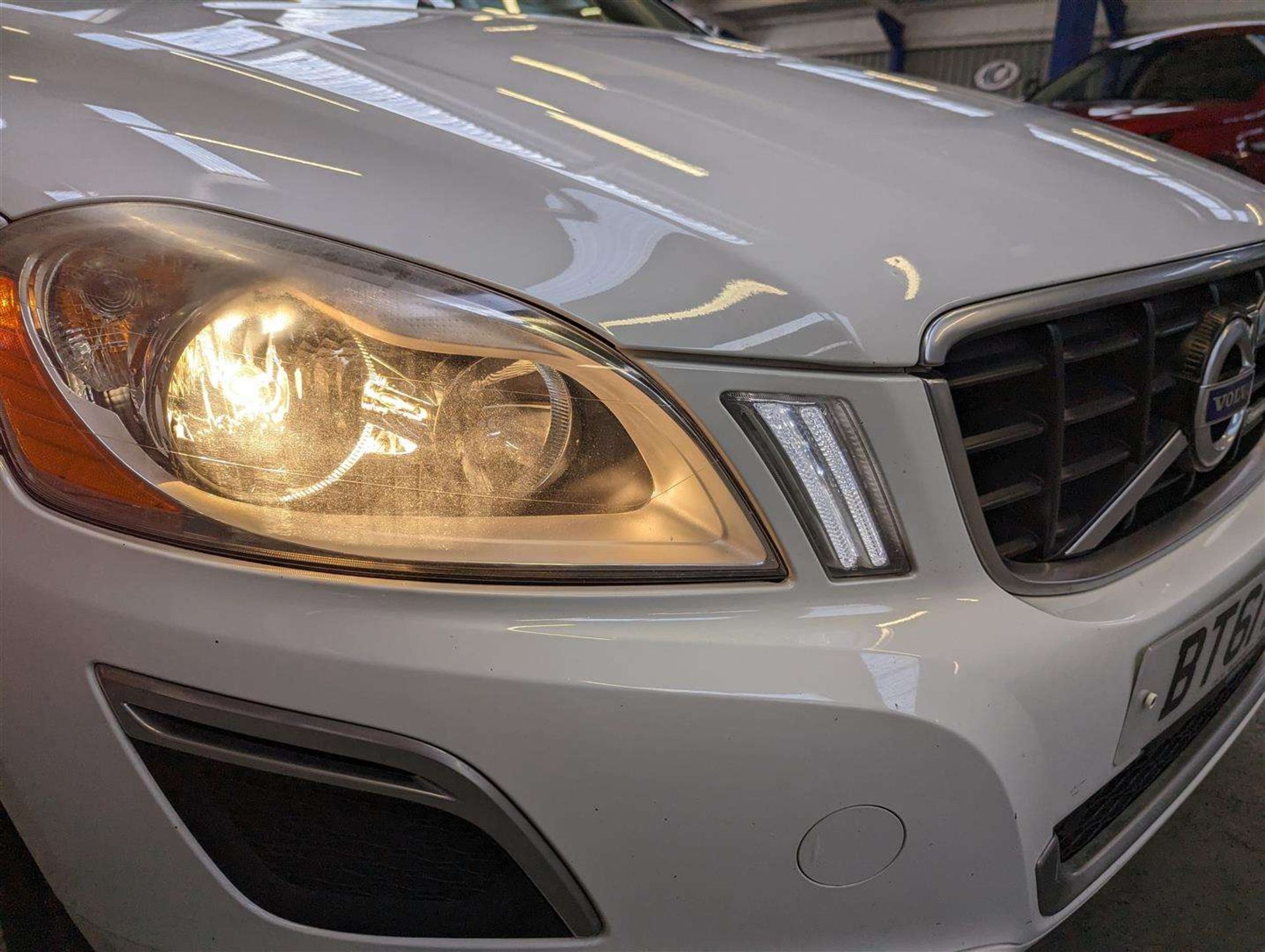 2011 VOLVO XC60 DRIVE R-DESIGN D3 - Image 14 of 28