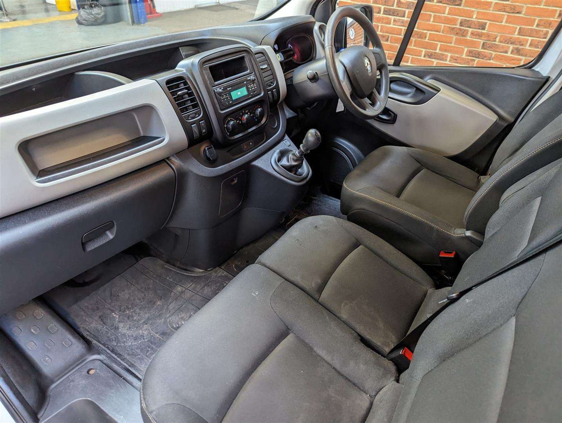 2019 RENAULT TRAFIC SL27 BUSINESS + DC - Image 11 of 27
