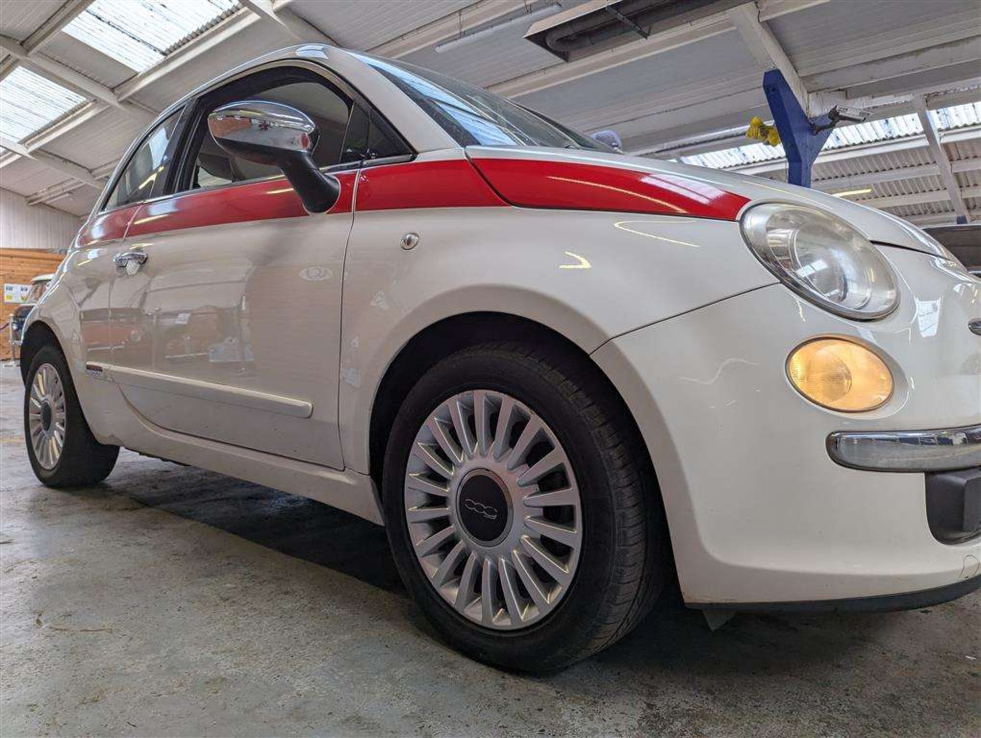 2011 FIAT 500 LOUNGE - Image 10 of 29