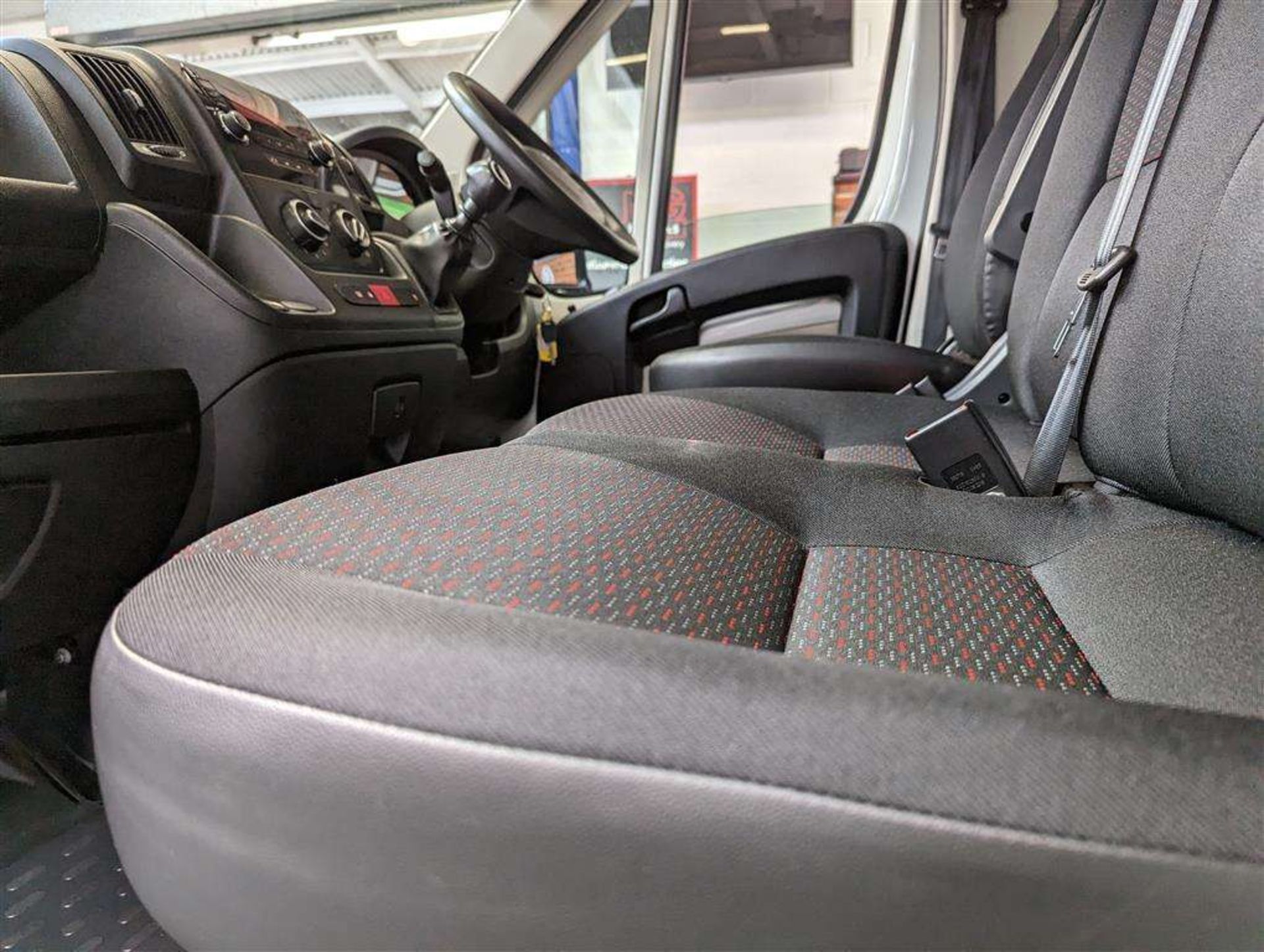 2019 PEUGEOT BOXER 335 L2 BLUEHDI Refrigerated van - Image 21 of 26