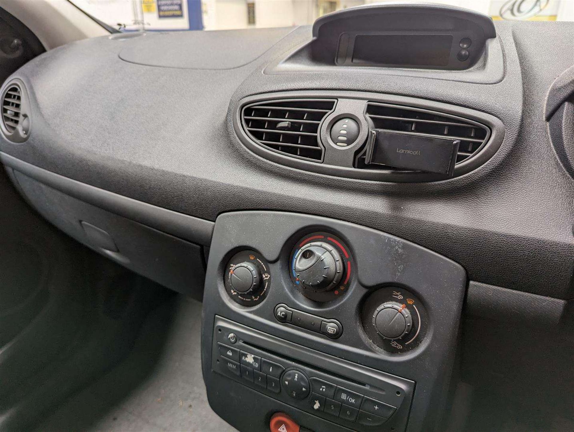 2009 RENAULT CLIO EXTREME - Image 24 of 30