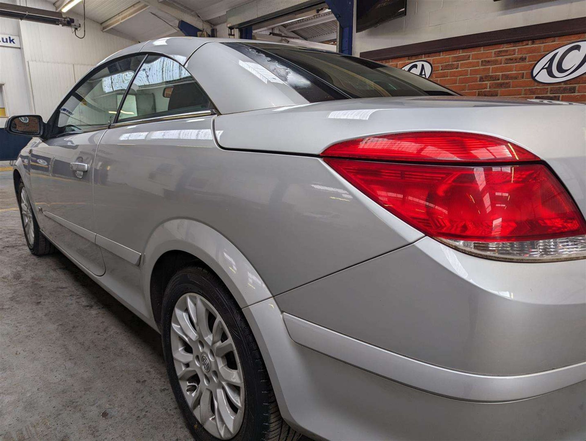 2009 VAUXHALL ASTRA TWINTOP SPORT - Image 5 of 30