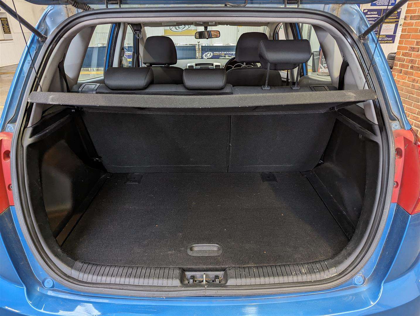 2010 KIA VENGA 2 - Image 12 of 30