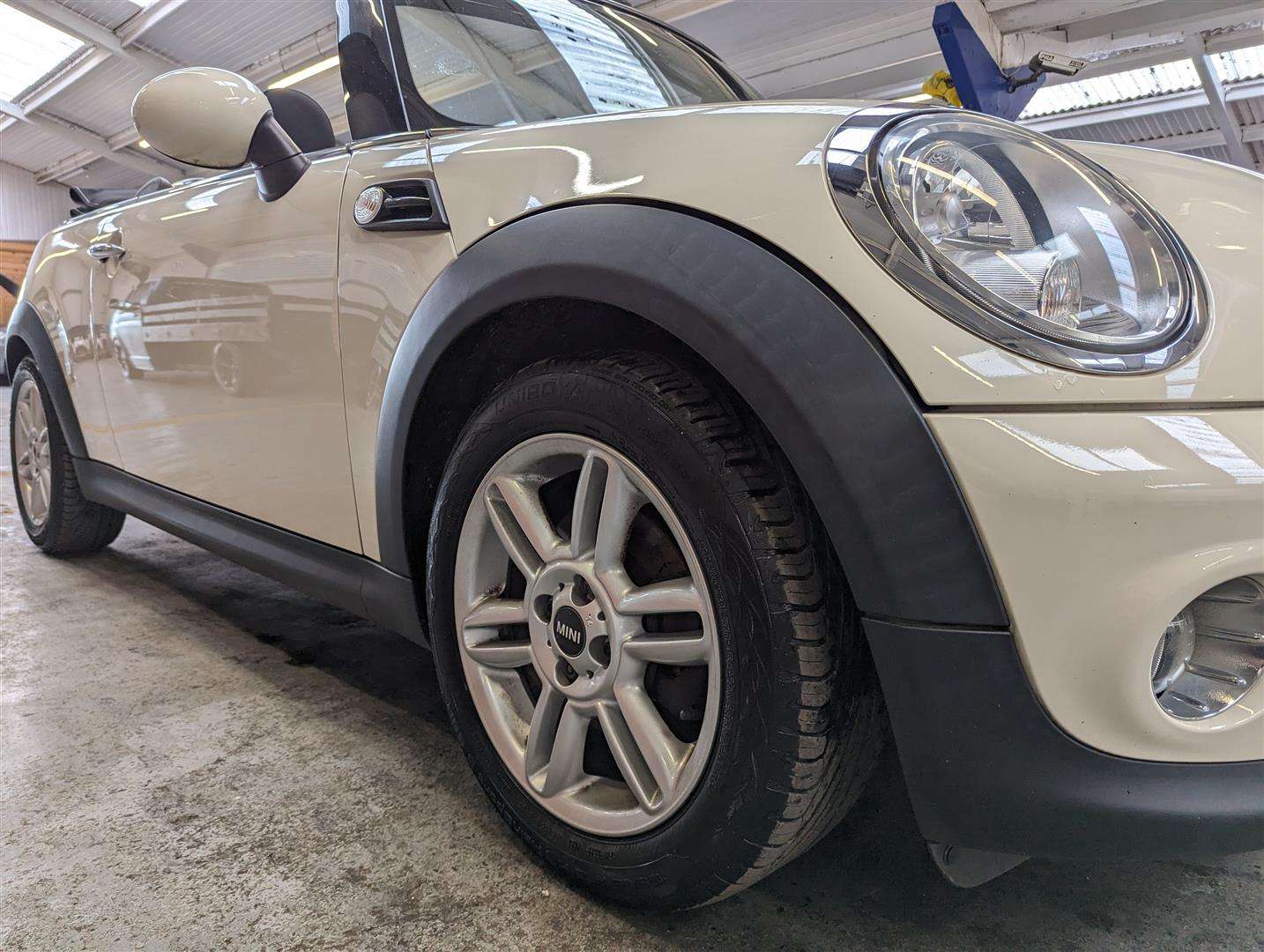 2011 MINI COOPER - Image 16 of 28