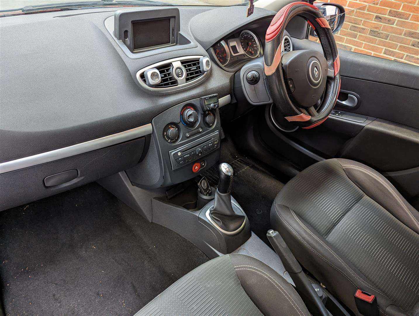 2010 RENAULT CLIO DYNAMIQUE TOMTOM DCI - Image 4 of 28