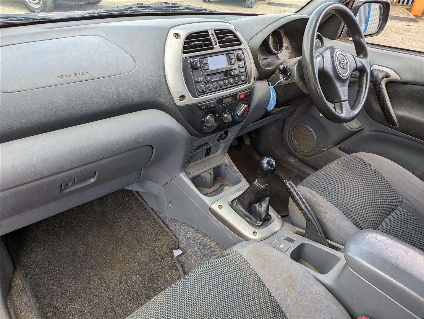 2002 TOYOTA RAV4 NV VVTI - Image 16 of 30