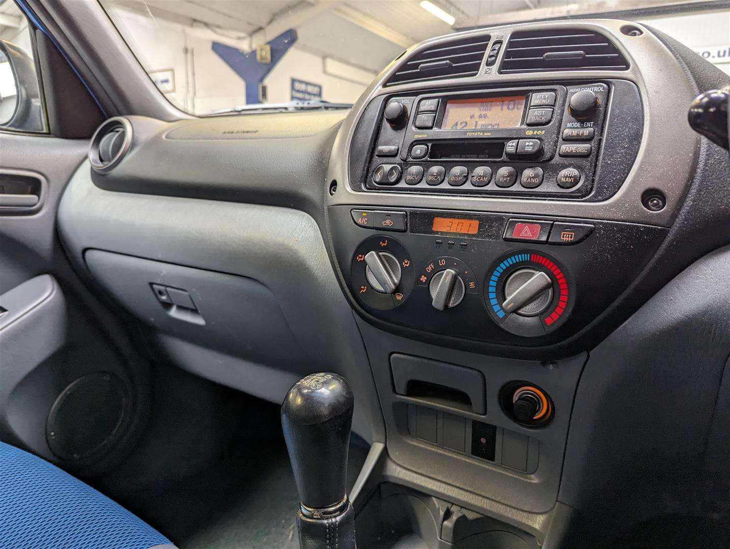 2003 TOYOTA RAV4 NV VVTI - Image 28 of 29