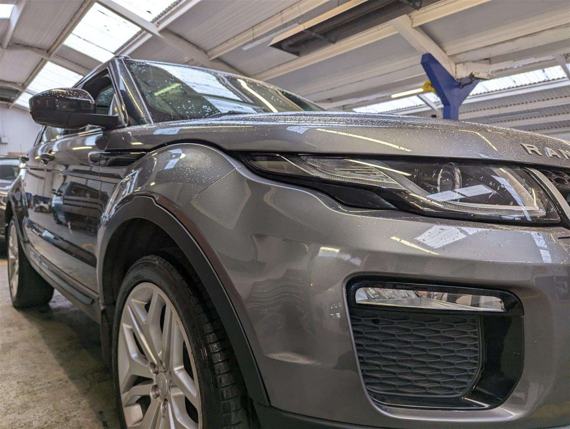 2017 LAND ROVER RANGE ROVER EVOQUE SE TEC - Image 18 of 29