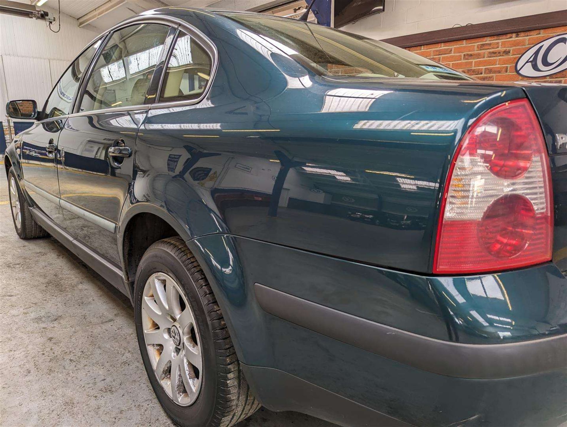 2001 VOLKSWAGEN PASSAT SE - Bild 9 aus 30