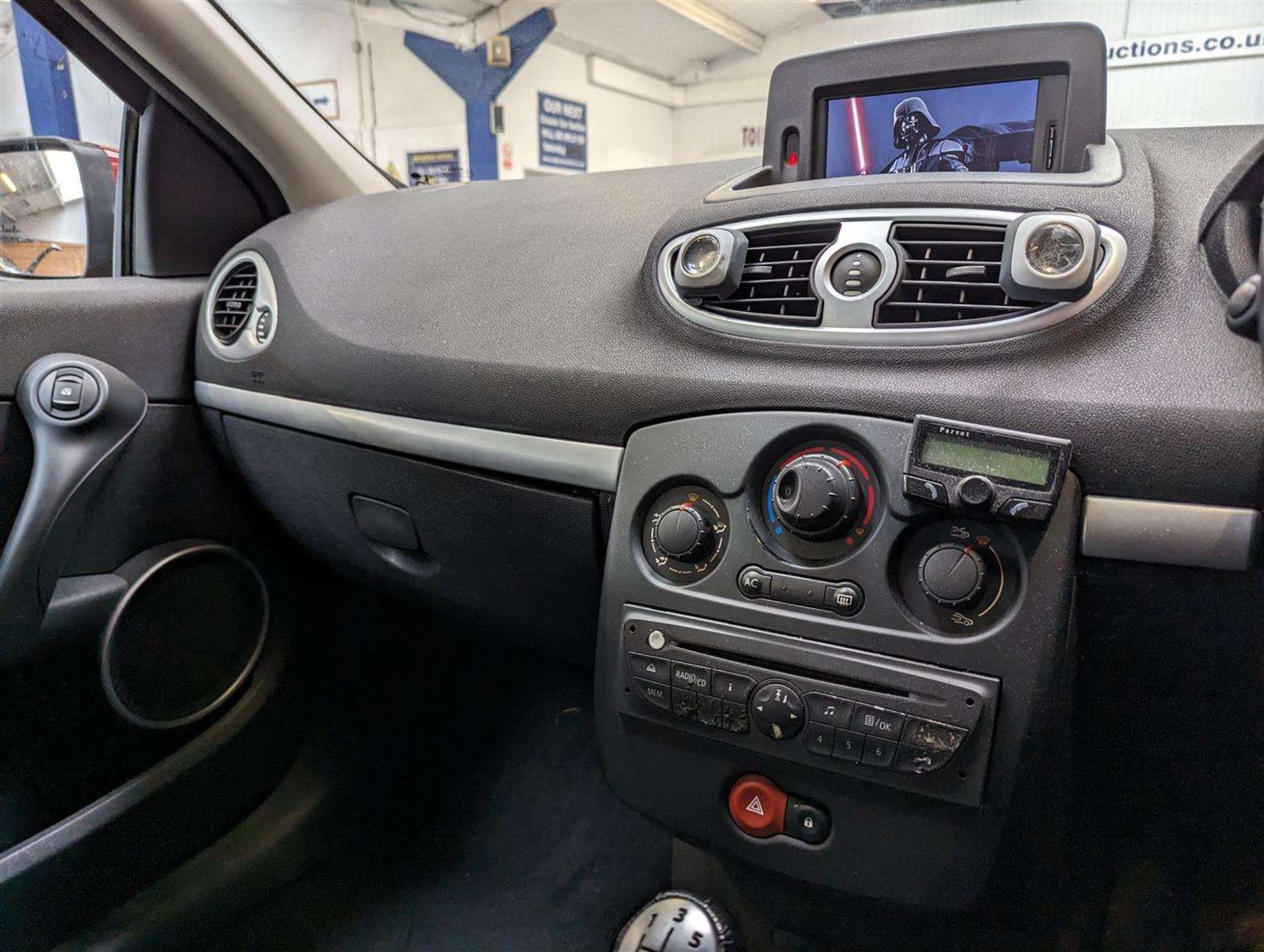 2010 RENAULT CLIO DYNAMIQUE TOMTOM DCI - Image 24 of 28