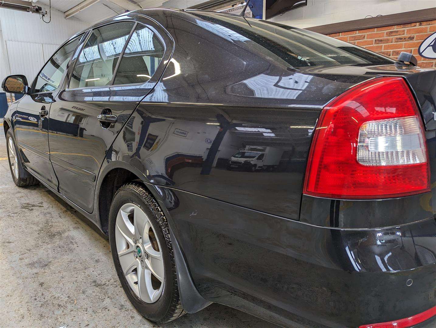 2011 SKODA OCTAVIA ELEGANCE TDI CR - Image 12 of 29