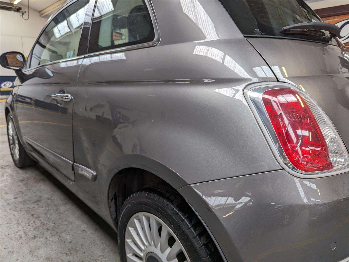 2011 FIAT 500 LOUNGE S-A - Image 9 of 30