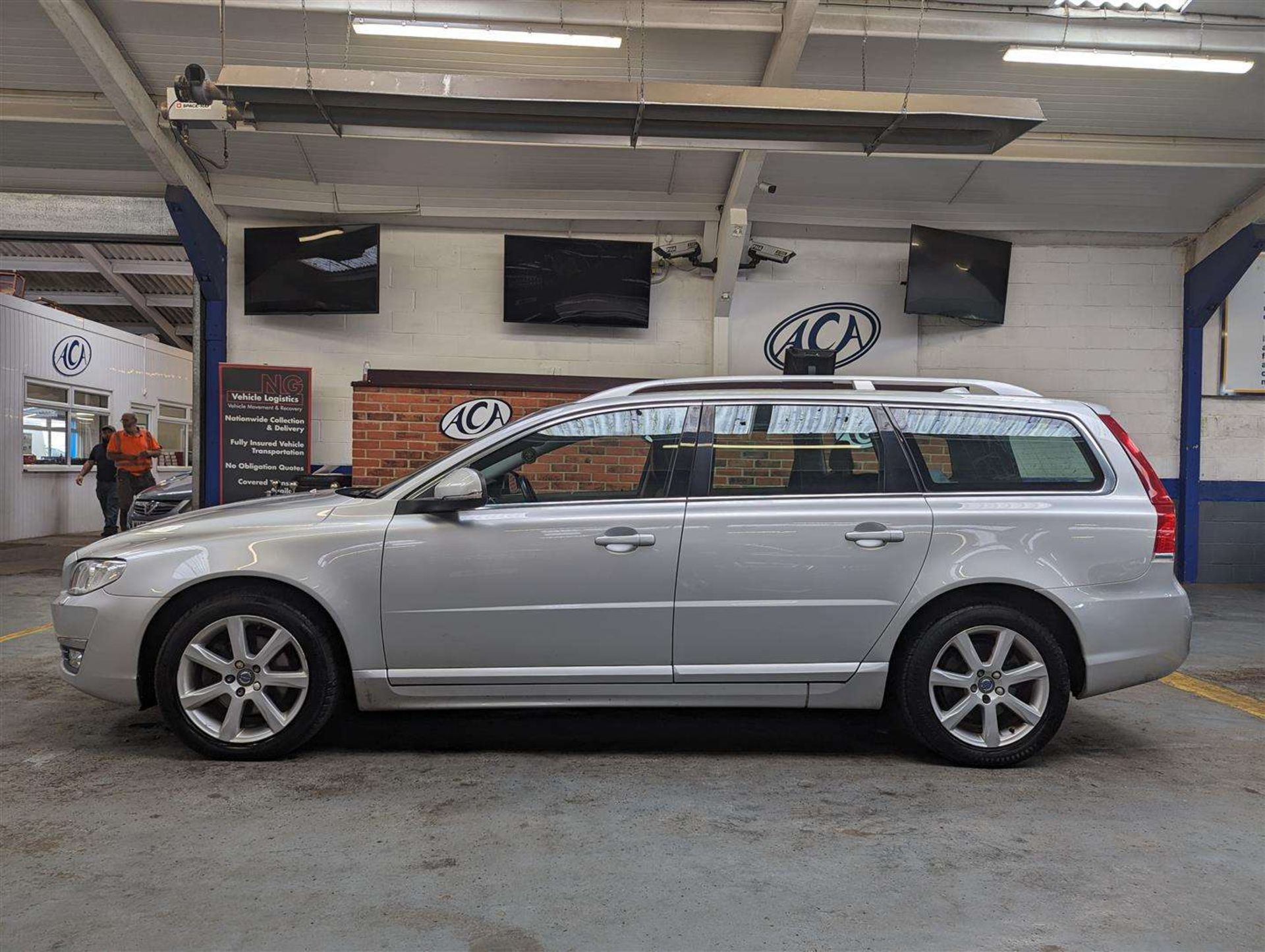 2016 VOLVO V70 SE LUX D4 AUTO - Image 2 of 29