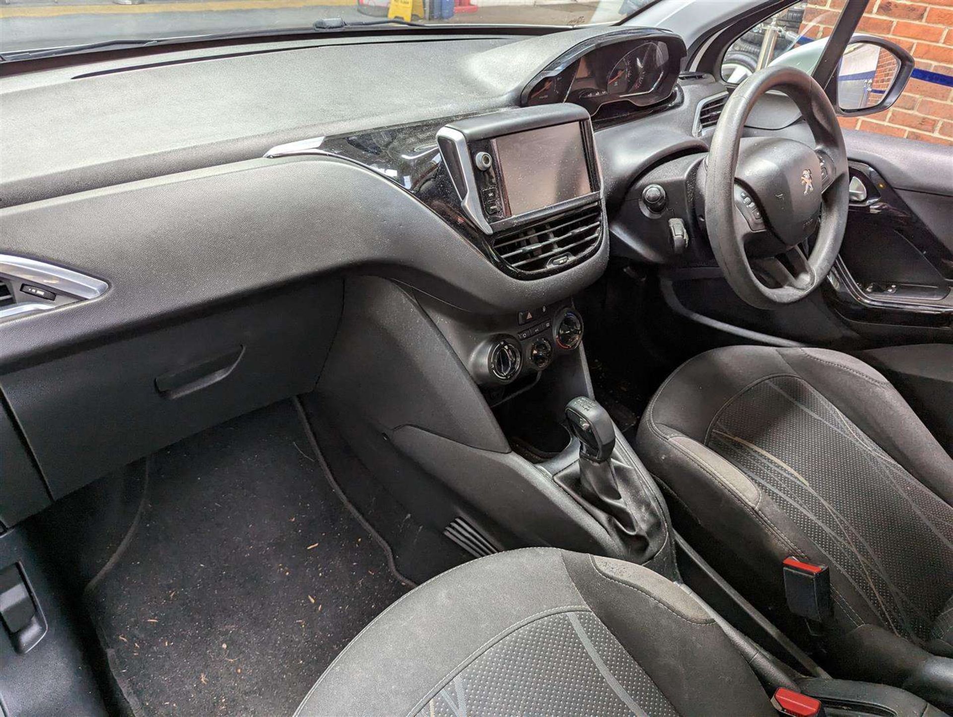 2015 PEUGEOT 208 ACTIVE - Image 18 of 30