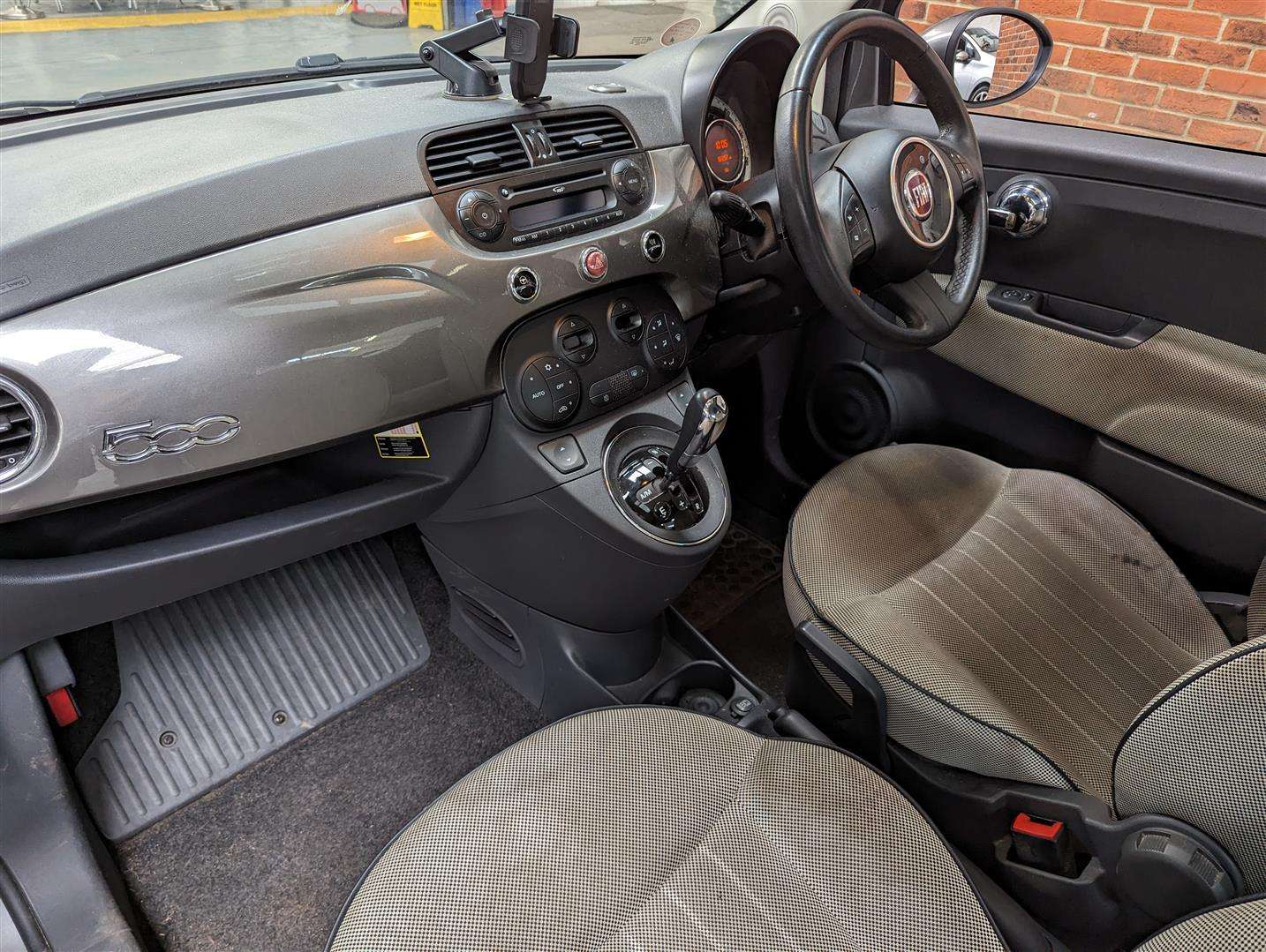2011 FIAT 500 LOUNGE S-A - Image 16 of 30