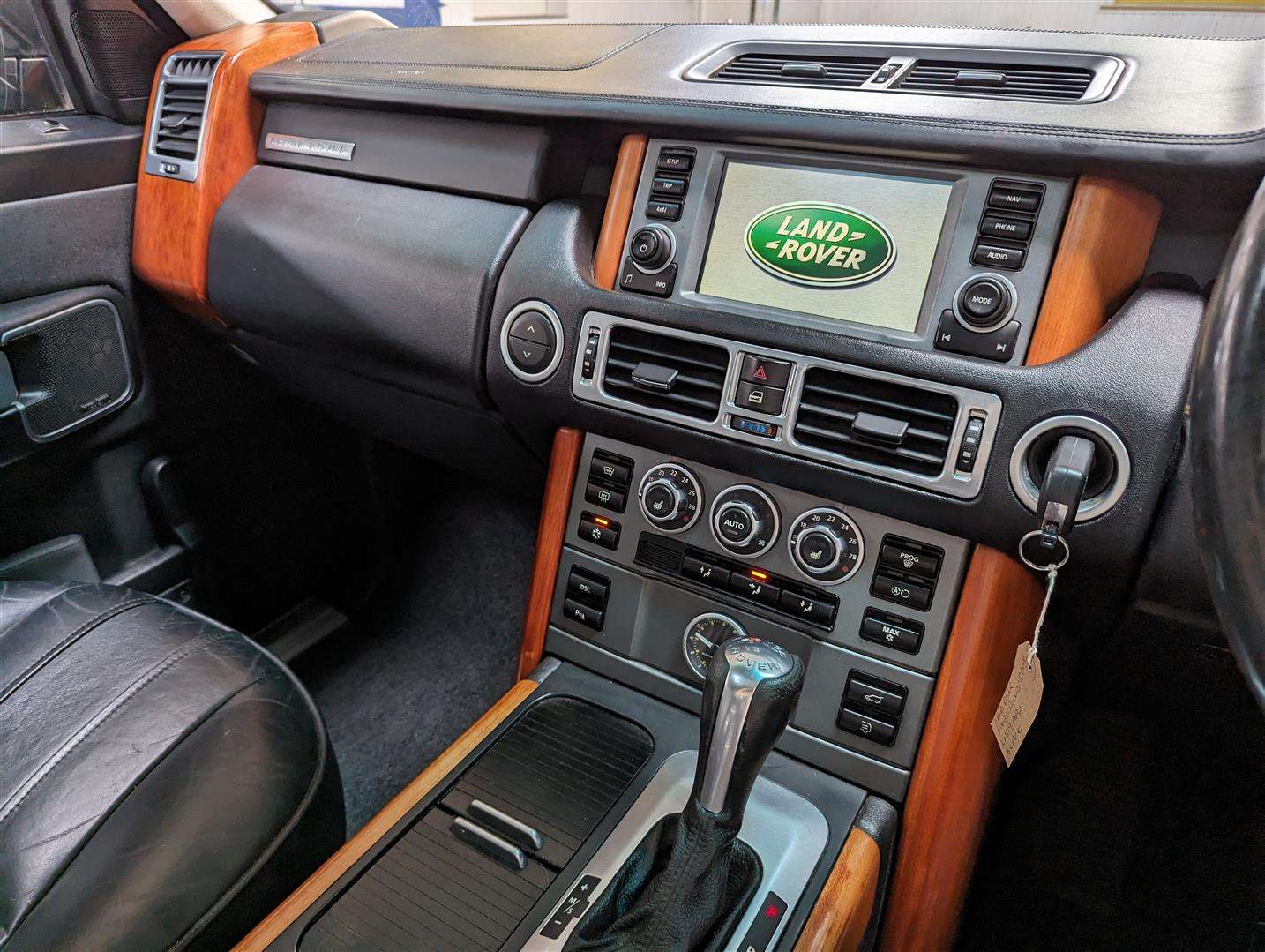 2009 LAND ROVER RANGE ROVER VOGUE TDV8 AUTO - Image 27 of 28