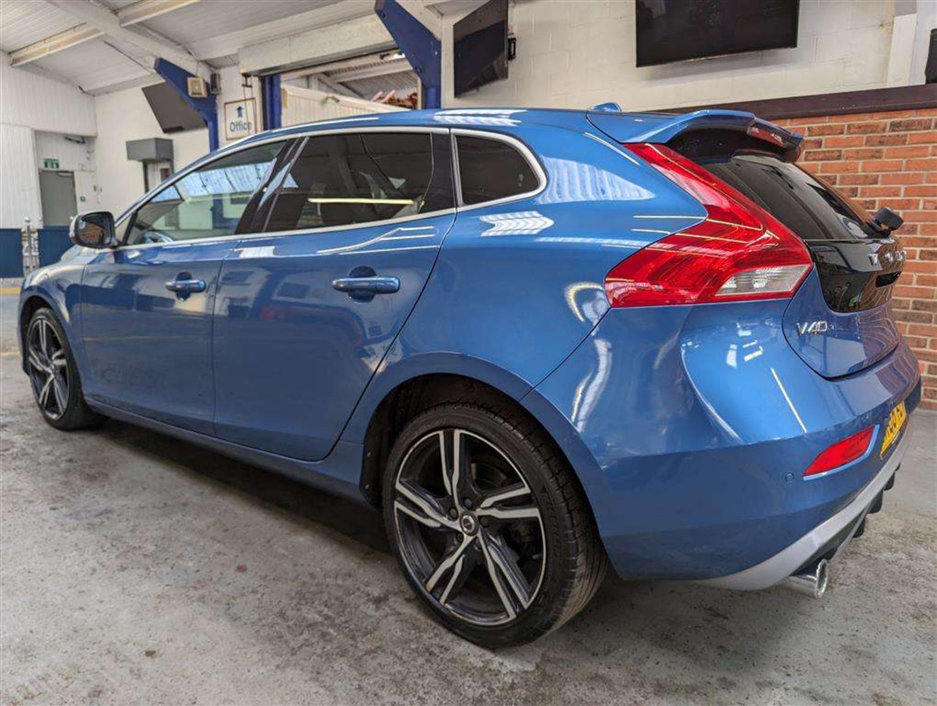 2016 VOLVO V40 R-DESIGN PRO D4 AUTO - Image 9 of 29