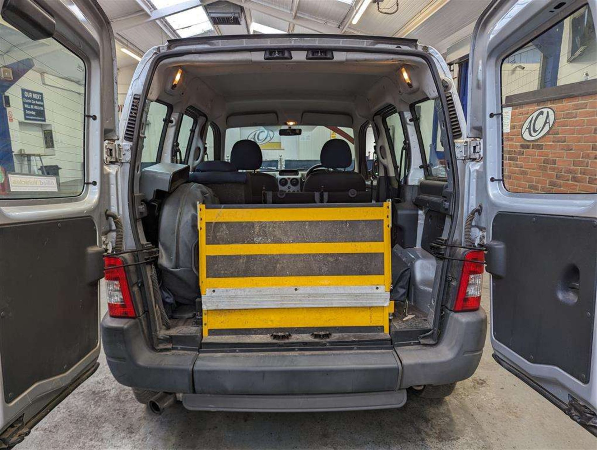 2010 PEUGEOT PARTNER ORIGIN COMBI HDI W.A.V. - Image 7 of 30