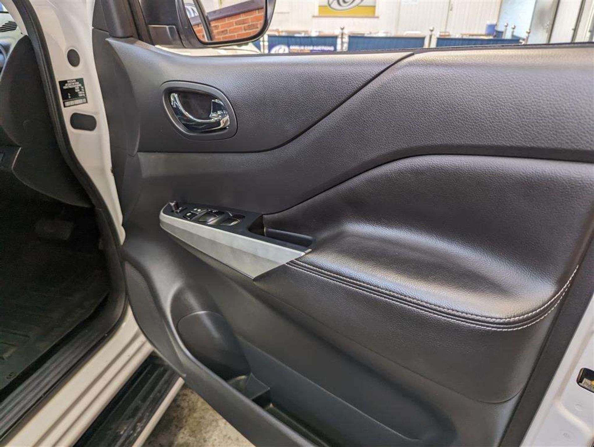 2020 NISSAN NAVARA TEKNA DCI AUTO - Image 24 of 28