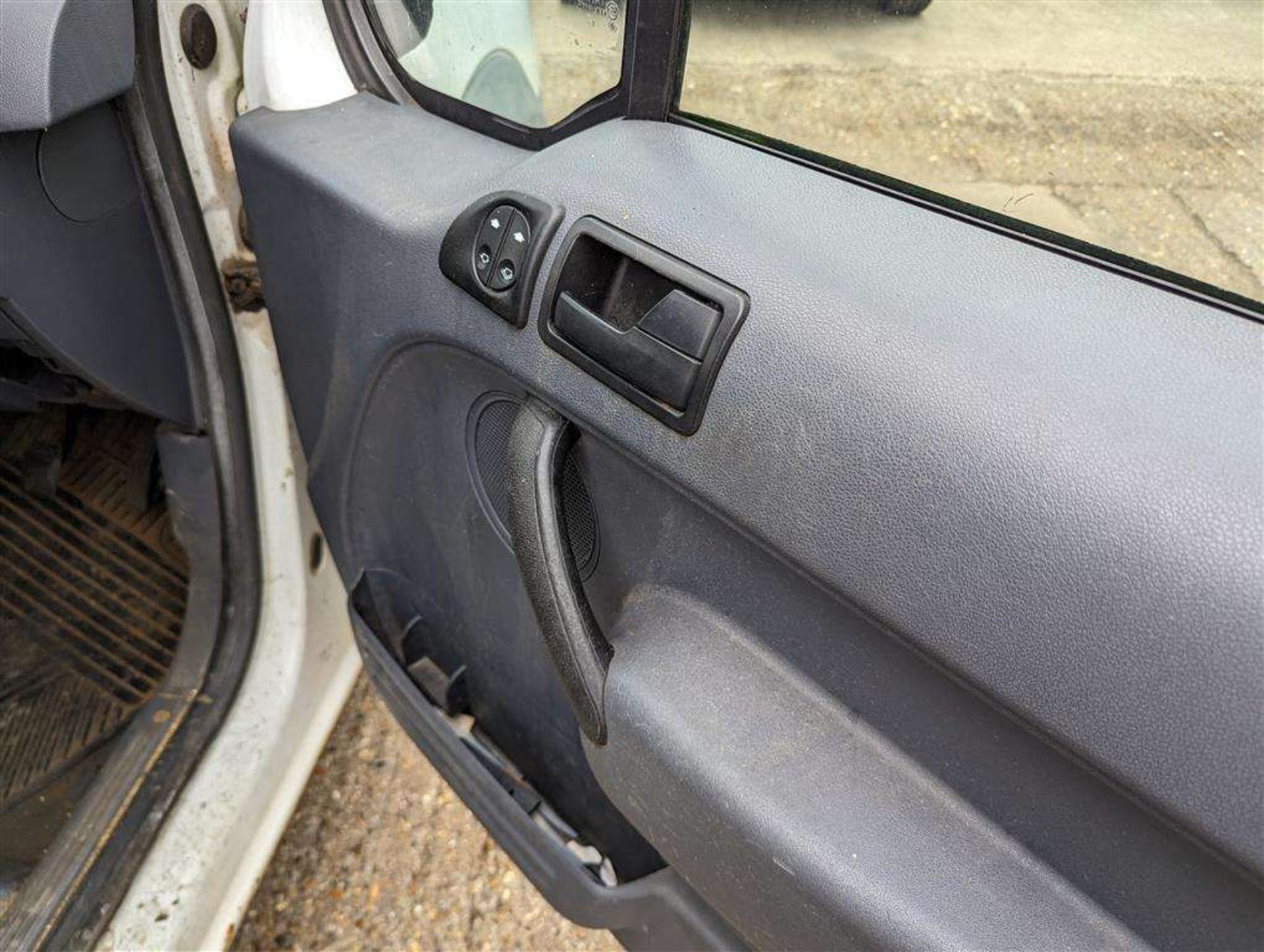 2011 FORD TRAN CONNECT 90 T230 - Image 4 of 26