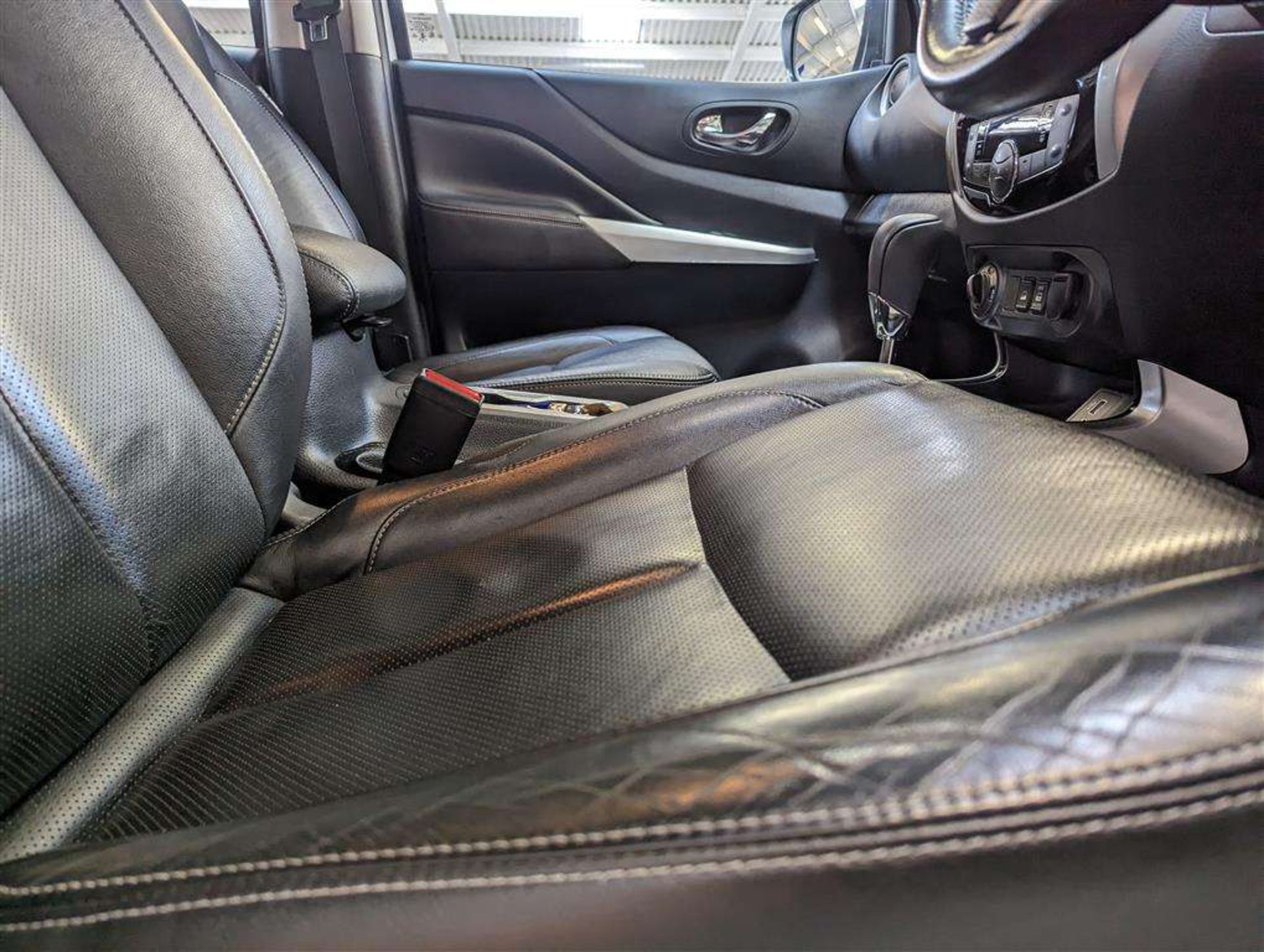 2020 NISSAN NAVARA TEKNA DCI AUTO - Image 25 of 28