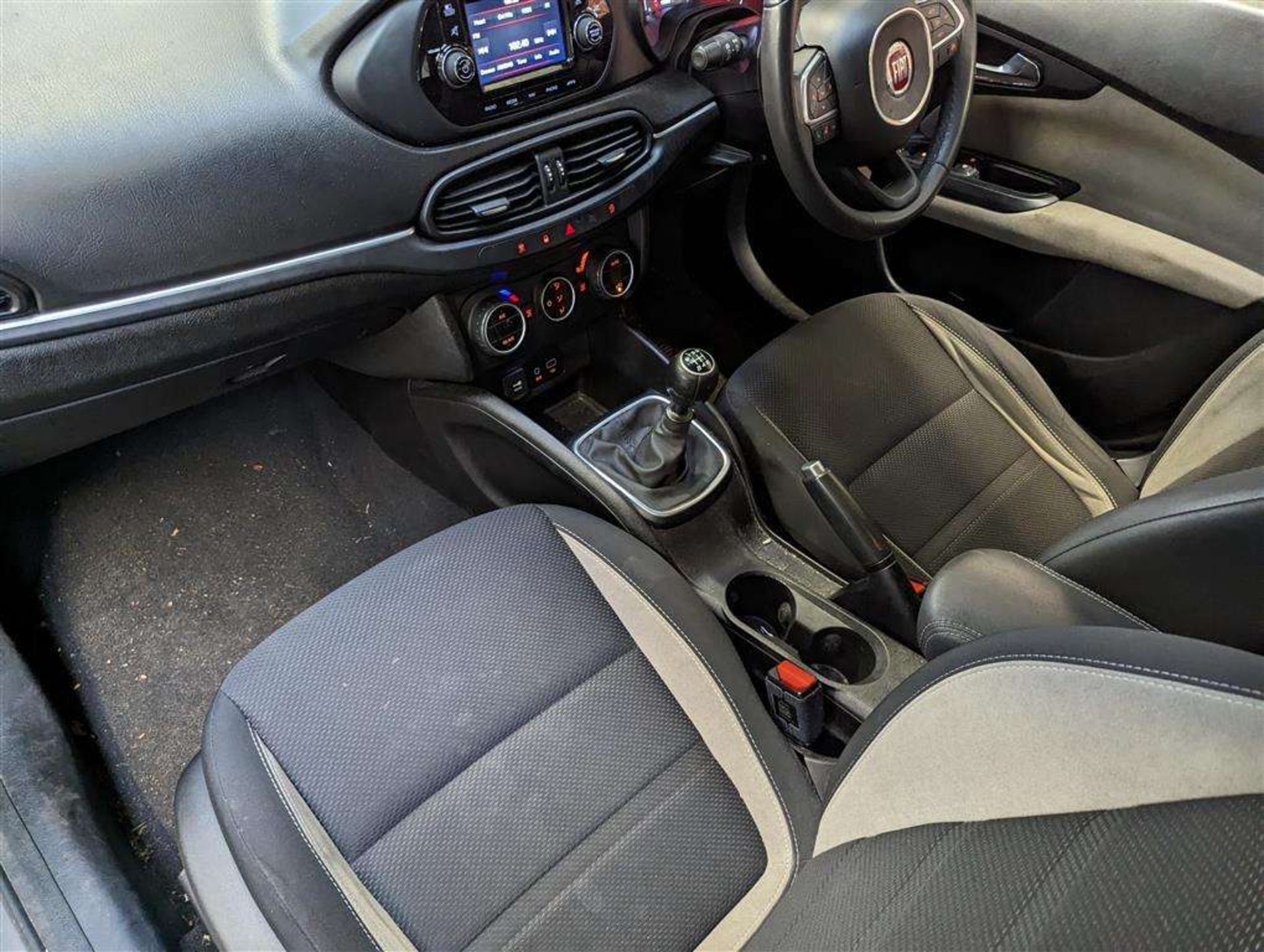 2018 FIAT TIPO LOUNGE MULITJET - Image 23 of 30
