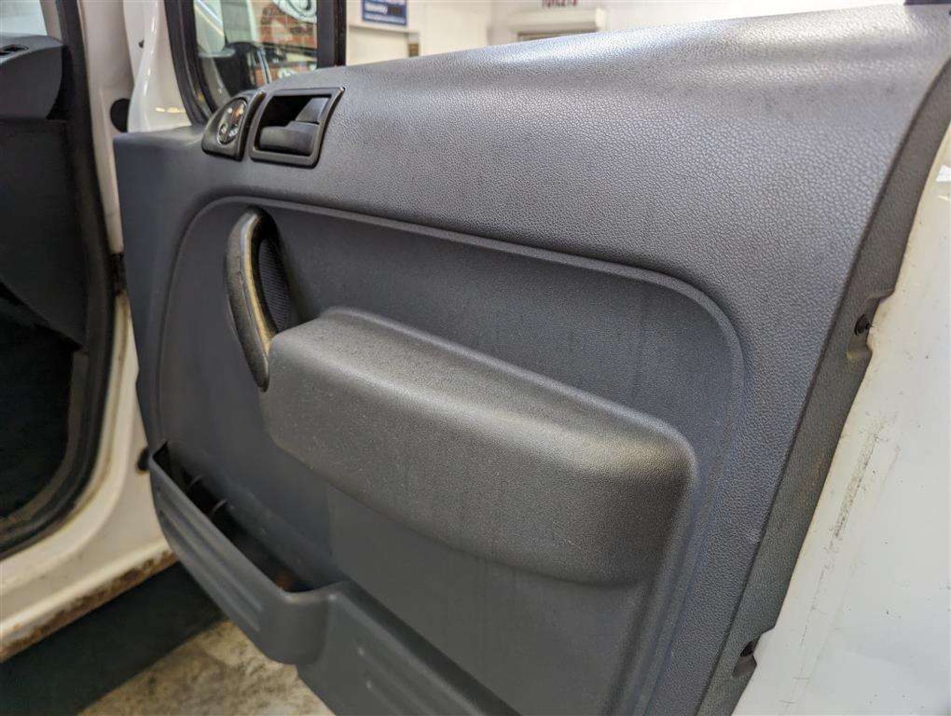 2011 FORD TRAN CONNECT 90 T230 - Image 24 of 28