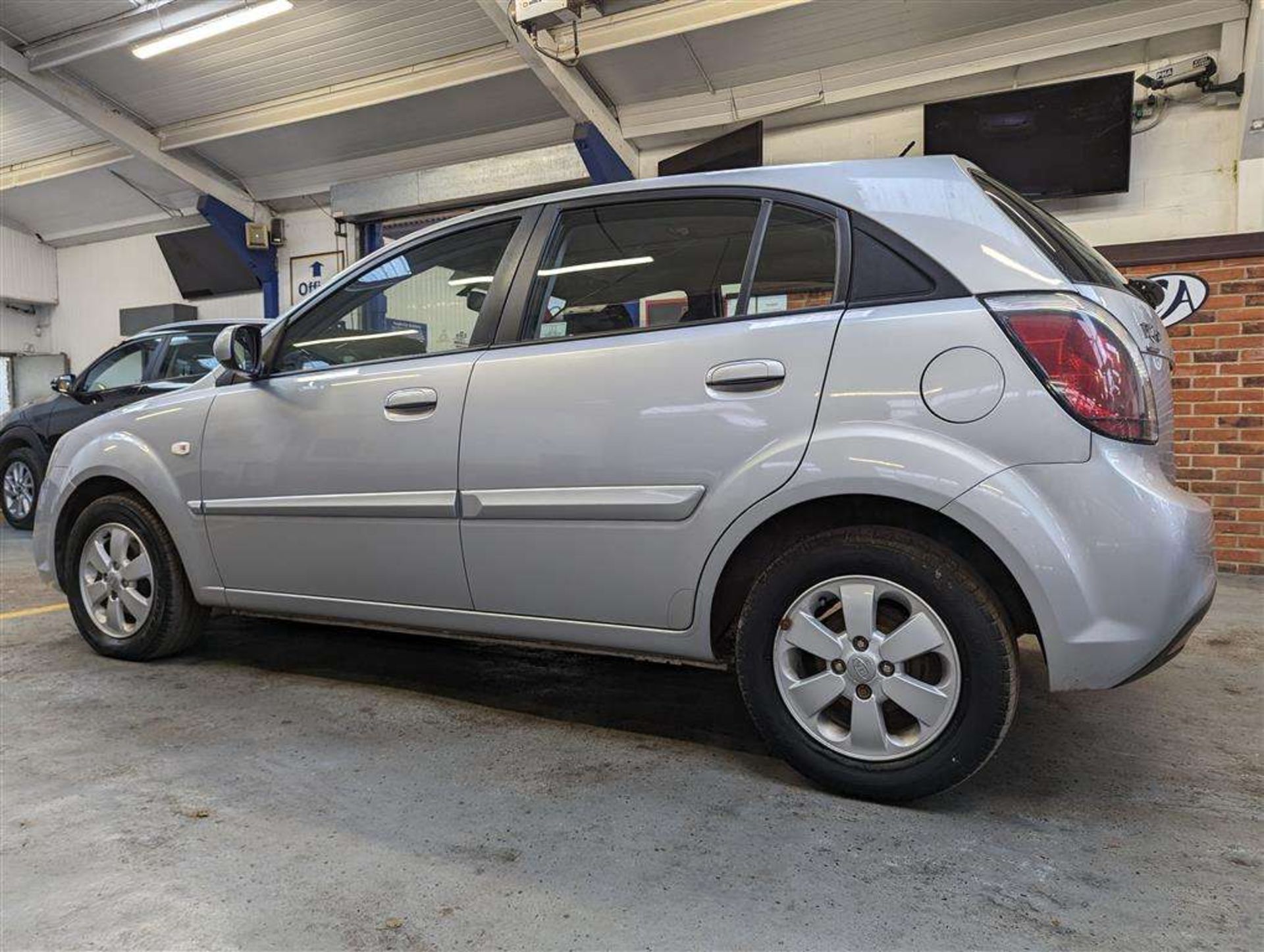 2010 KIA RIO STRIKE AUTO - Image 11 of 30