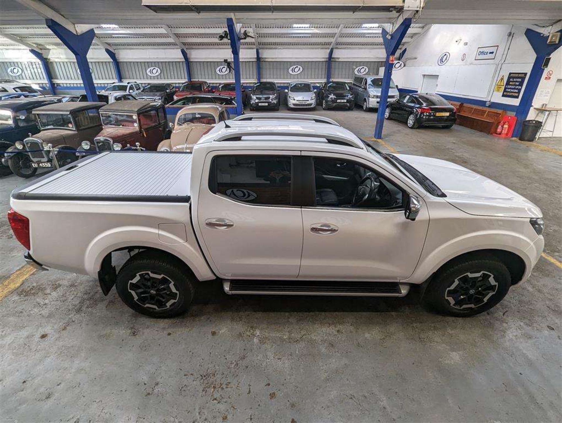 2020 NISSAN NAVARA TEKNA DCI AUTO - Image 8 of 28