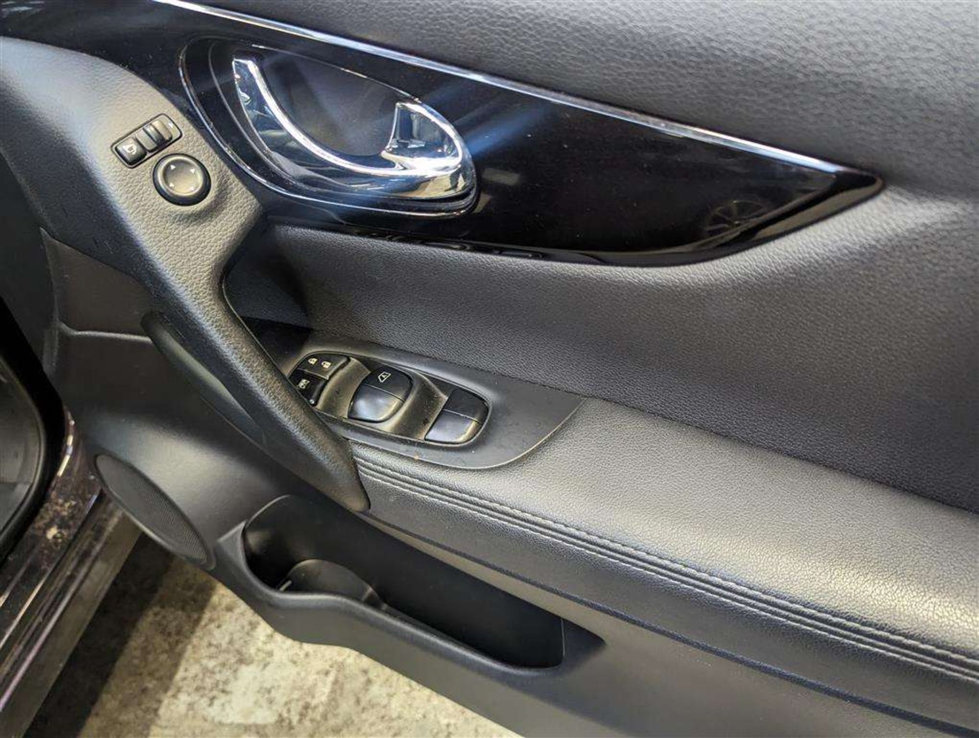 2015 NISSAN QASHQAI TEKNA DCI - Image 26 of 30