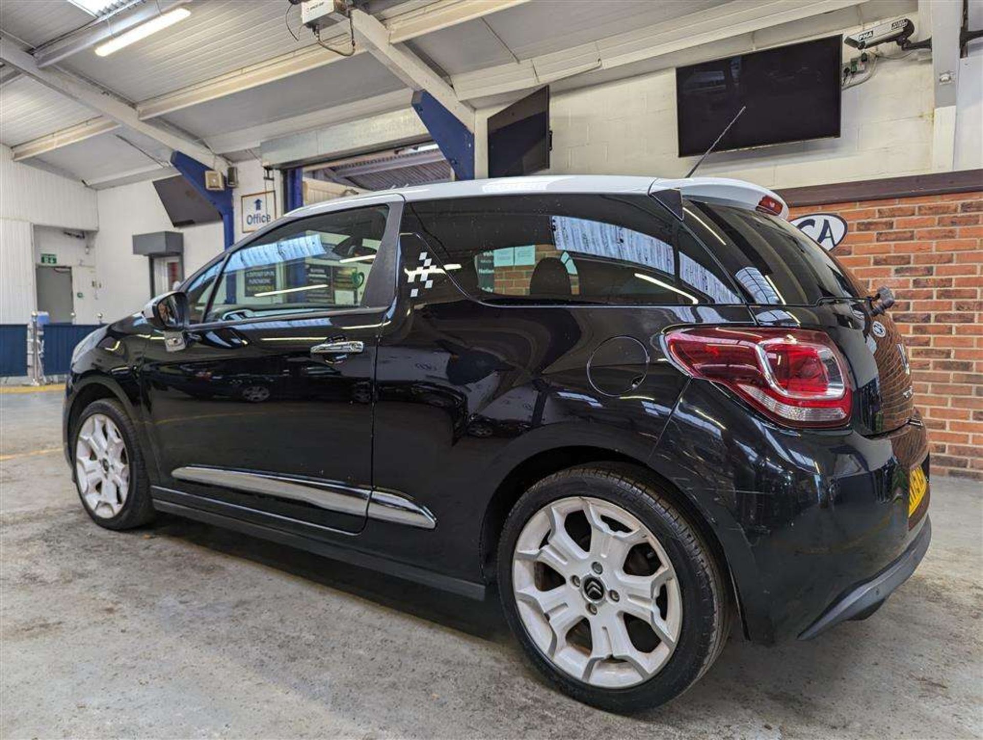 2015 CITROEN DS3 PURETECH DSTYLE ICE S - Image 9 of 26