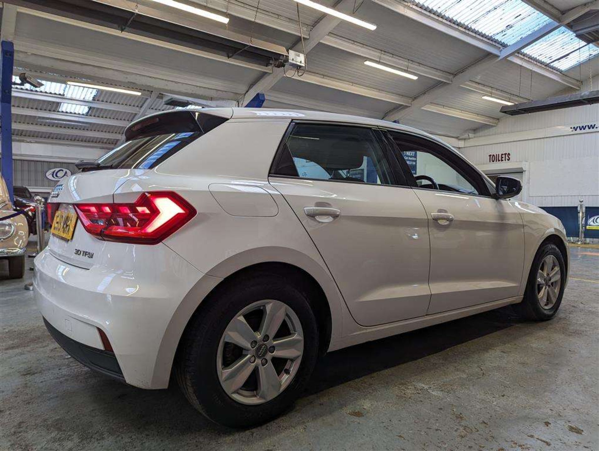 2019 AUDI A1 SE 30 TFSI - Image 8 of 27