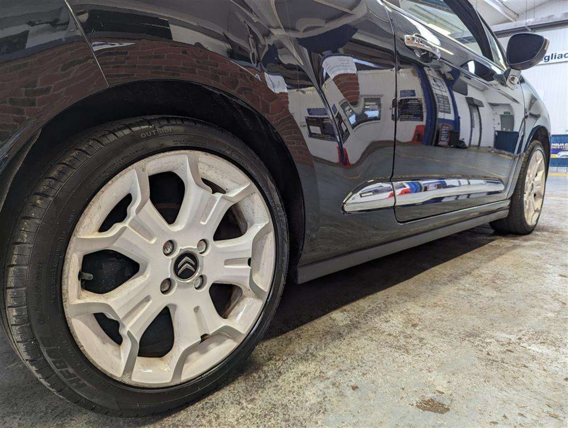 2015 CITROEN DS3 PURETECH DSTYLE ICE S - Image 8 of 26